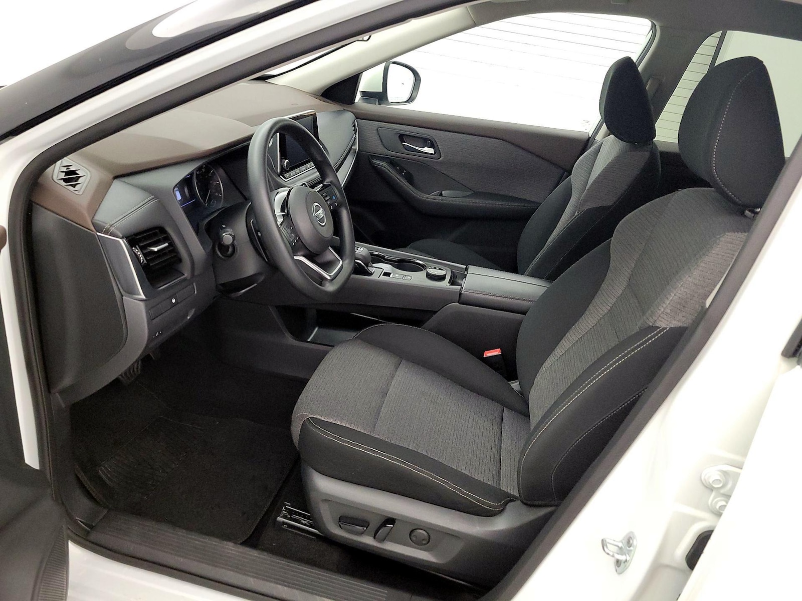2021 Nissan Rogue SV - Photo 12