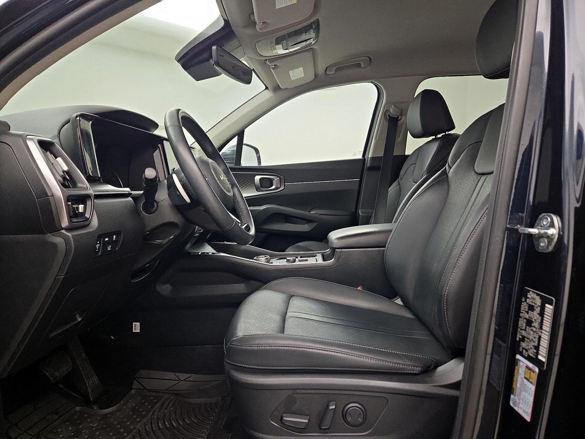 Thumbnail: 2023 Kia Sorento - 11