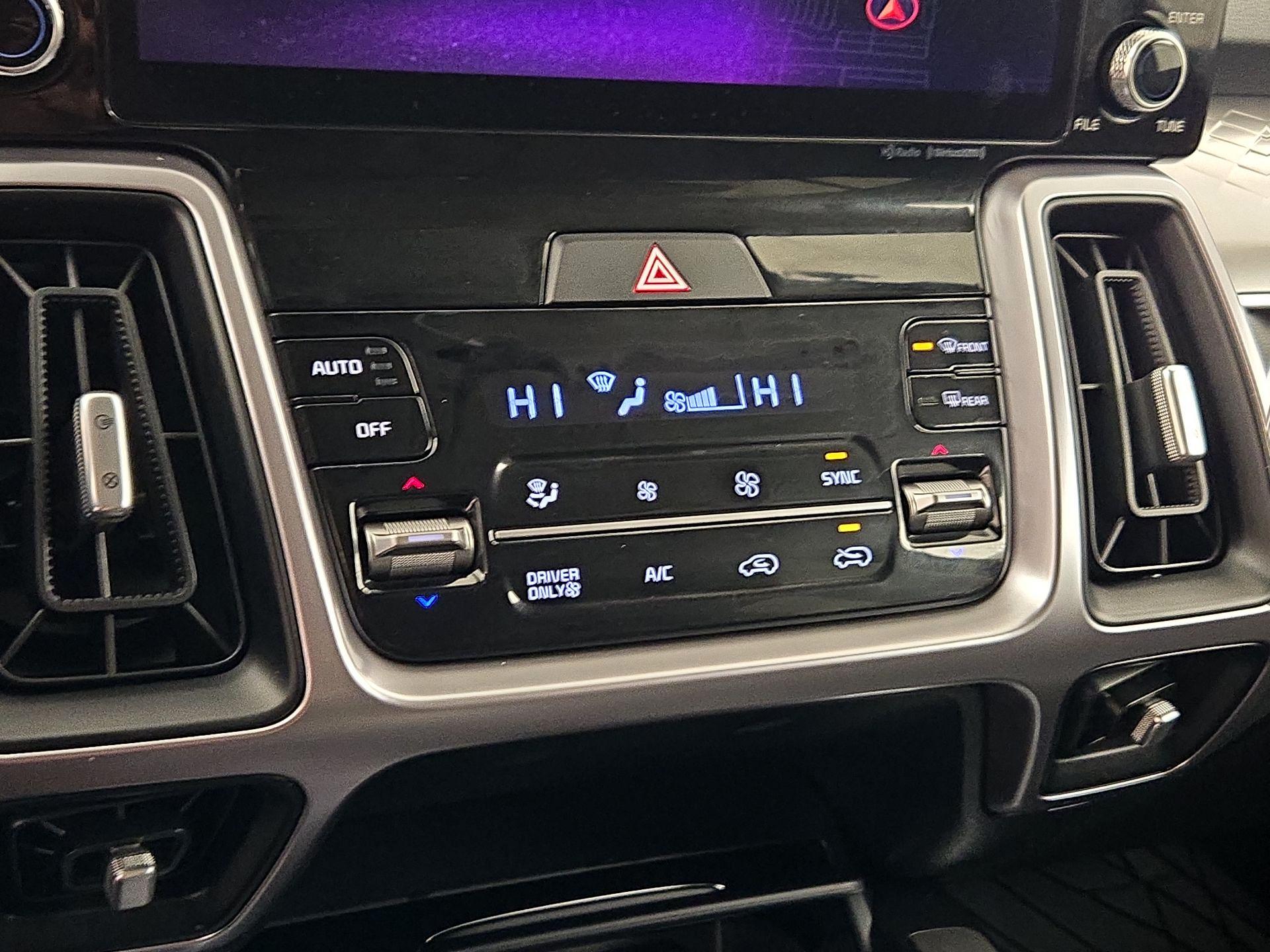 Thumbnail: 2023 Kia Sorento - 17