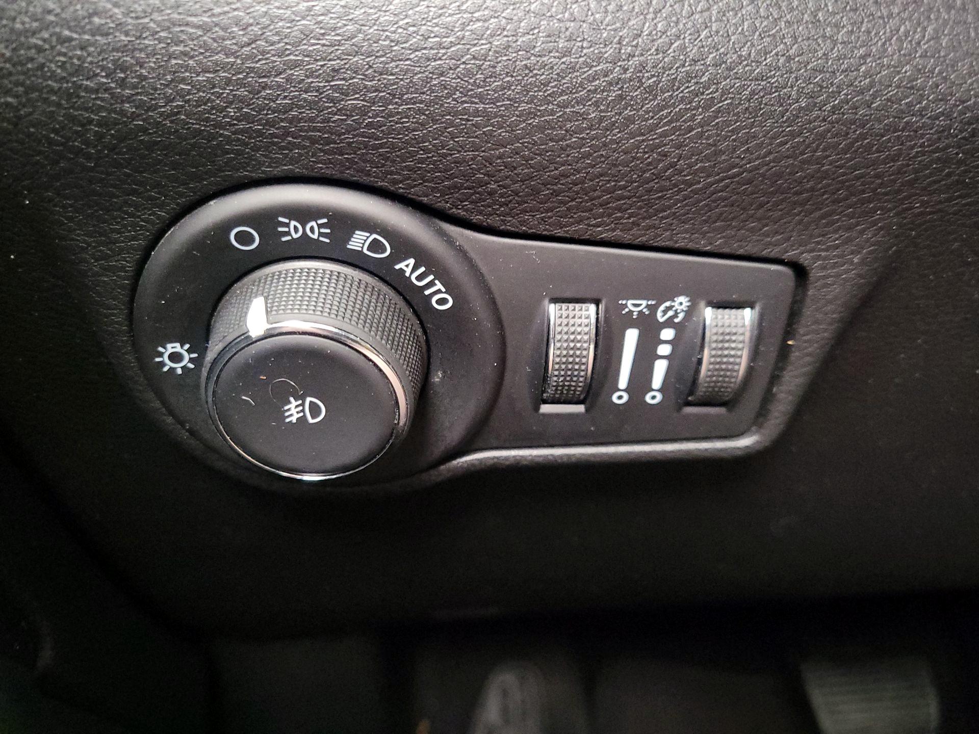 Thumbnail: 2022 Jeep Compass - 13