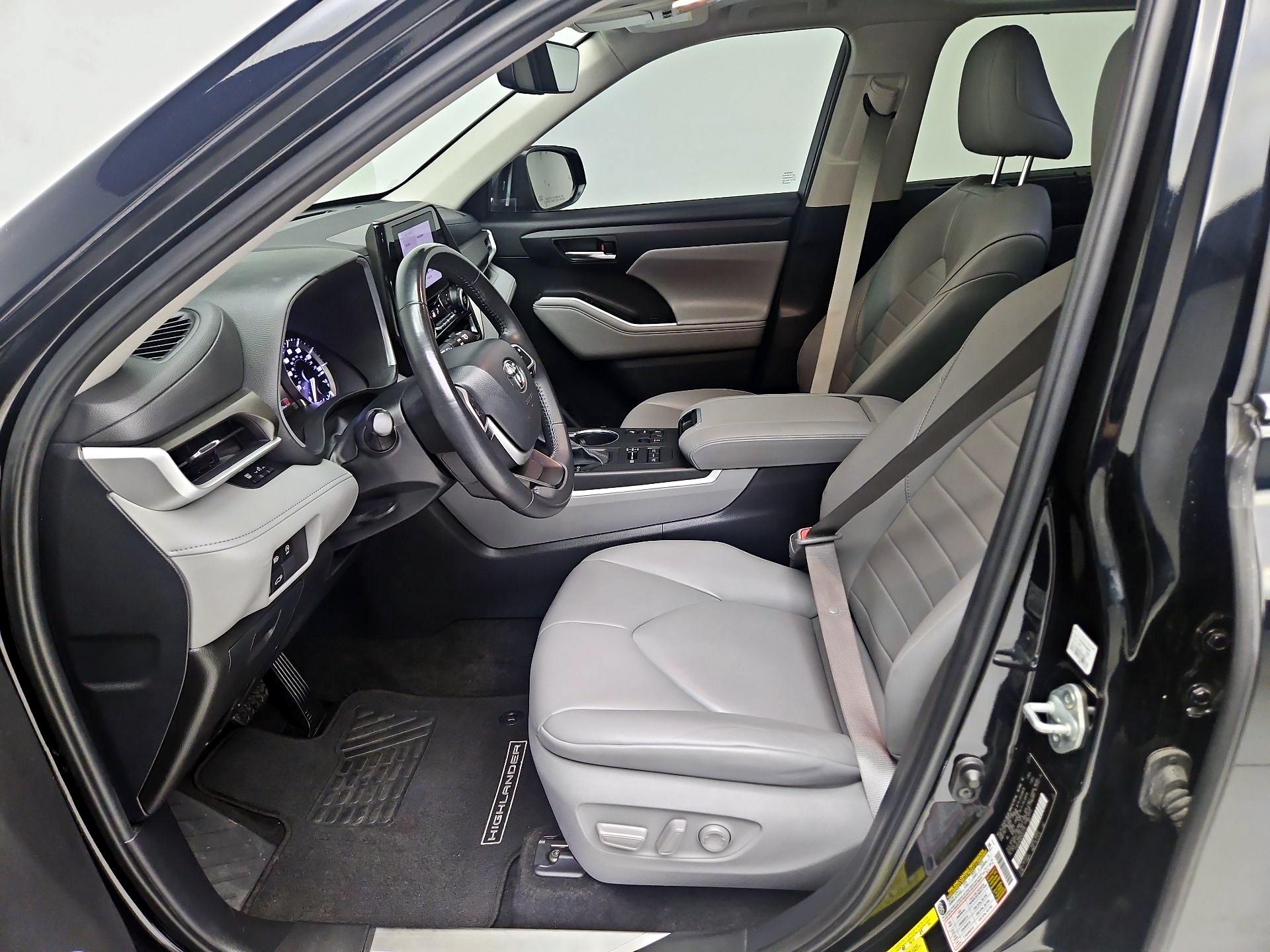 Thumbnail: 2024 Toyota Highlander - 11