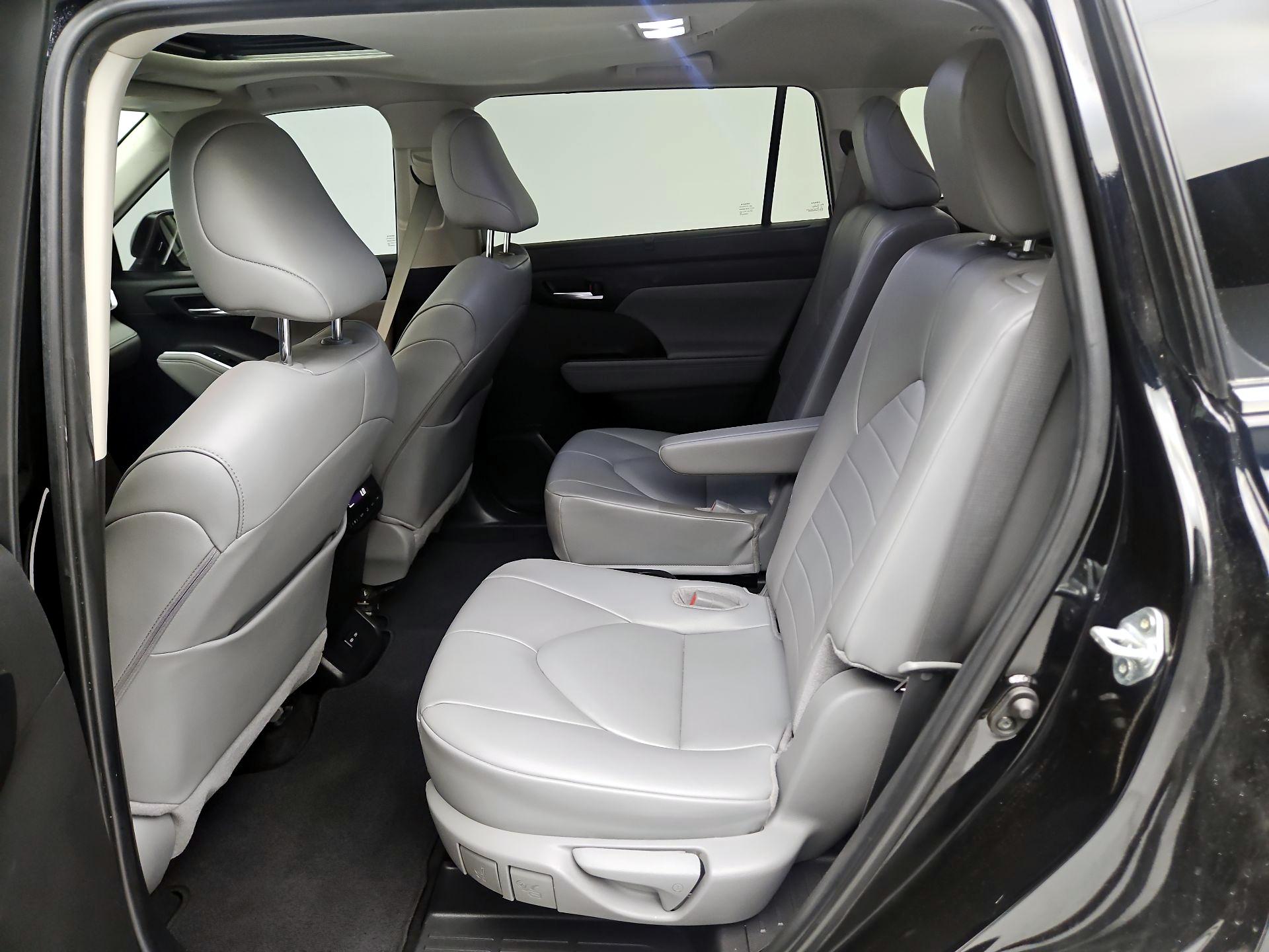 Thumbnail: 2024 Toyota Highlander - 20