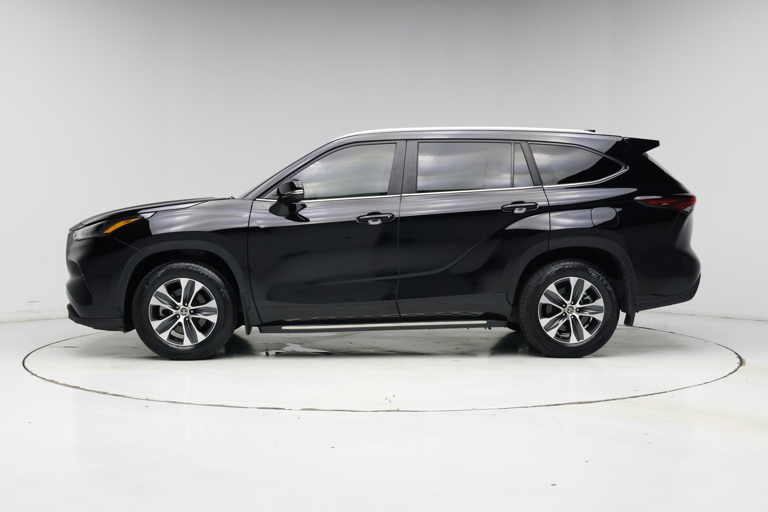 Thumbnail: 2024 Toyota Highlander - 3