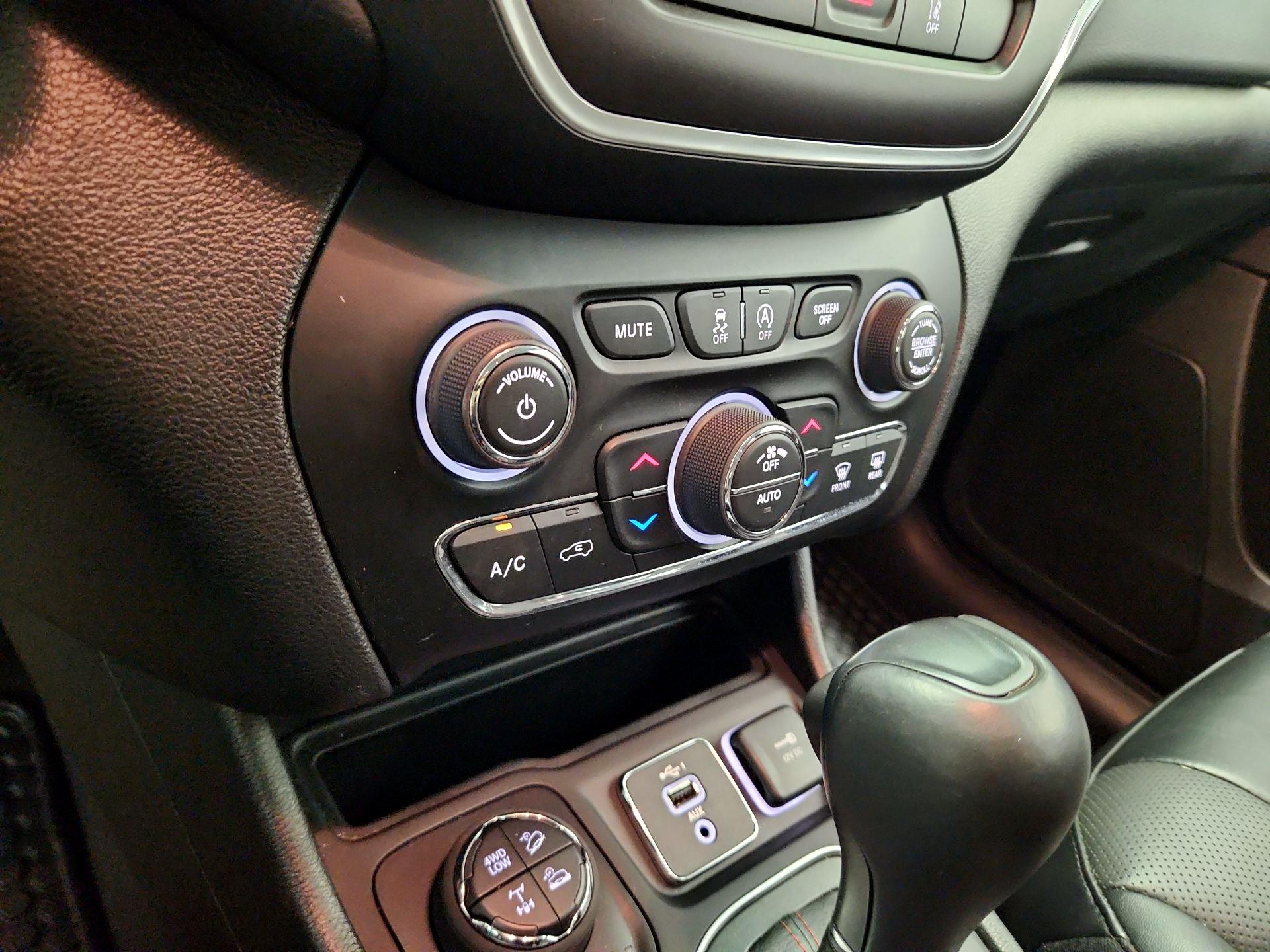 Thumbnail: 2022 Jeep Cherokee - 17
