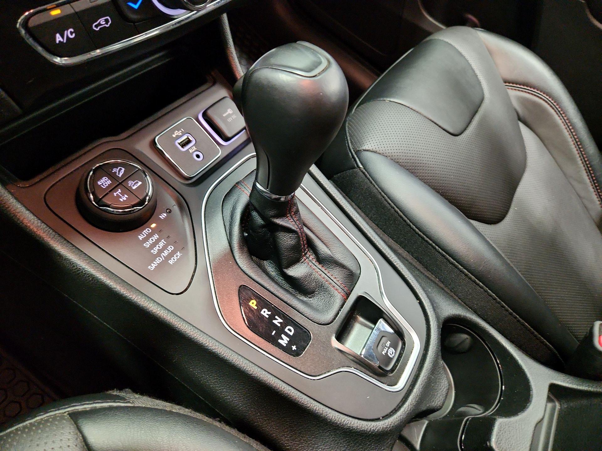 Thumbnail: 2022 Jeep Cherokee - 18