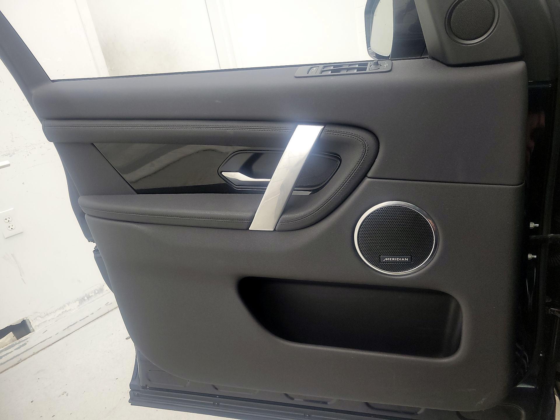 Thumbnail: 2021 Land Rover Discovery Sport - 12