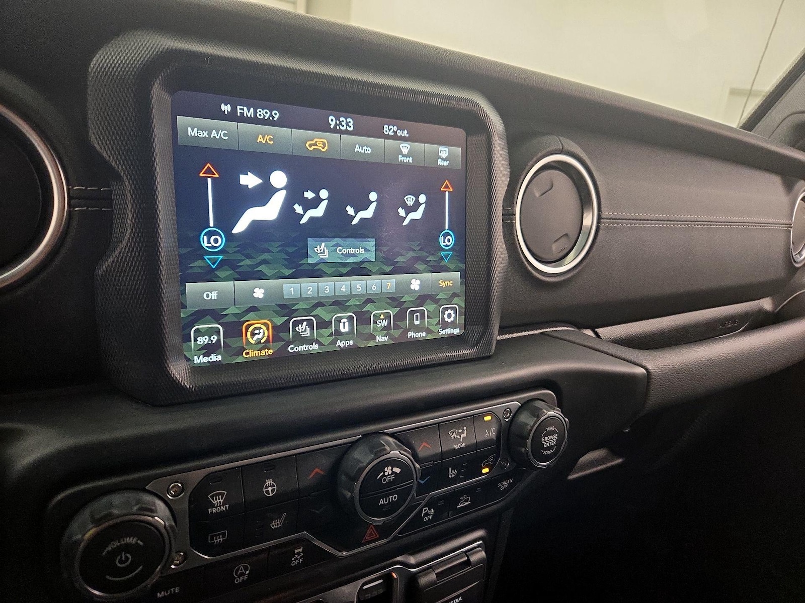 2022 Jeep Wrangler Unlimited Sahara - Photo 16