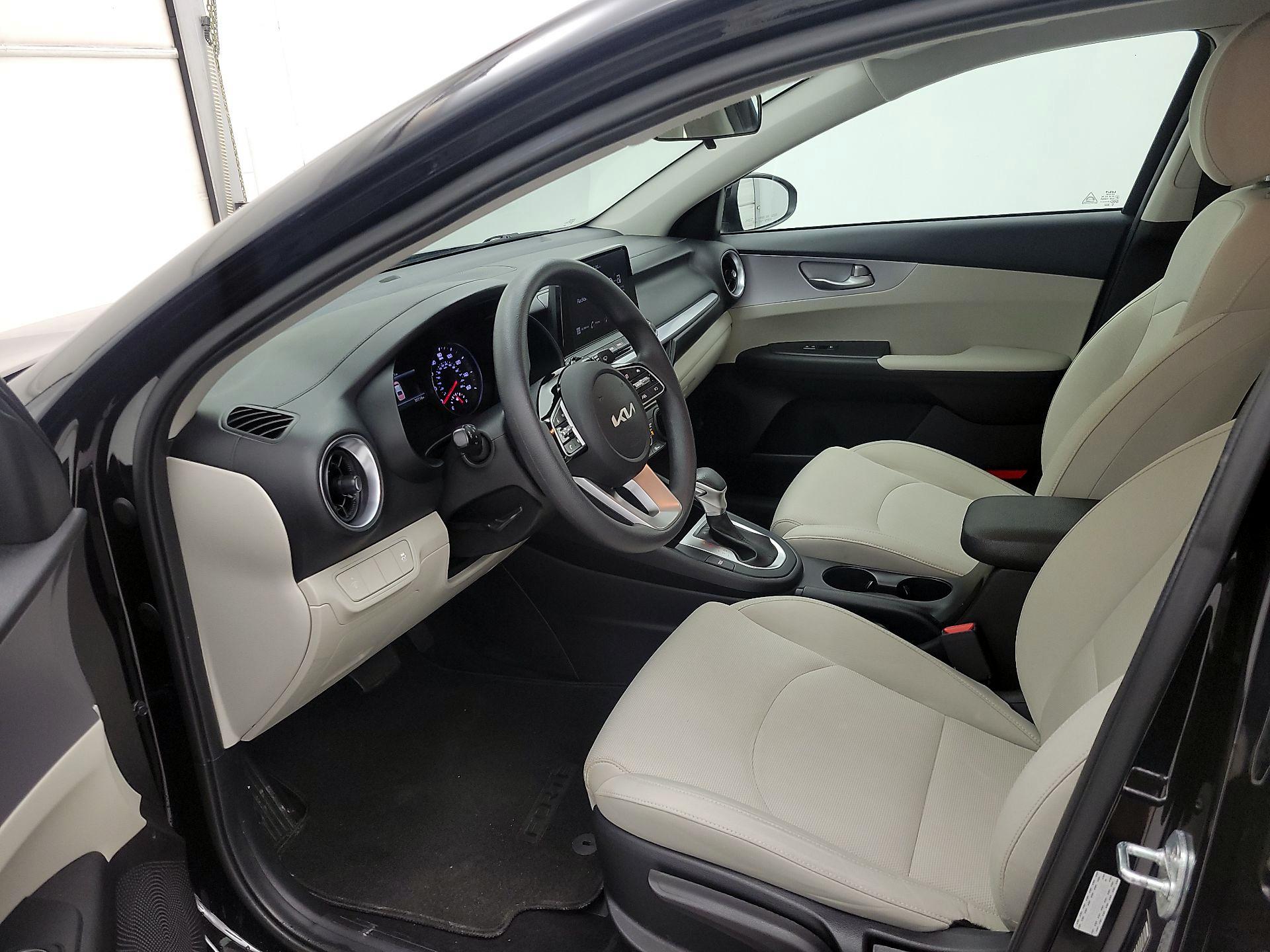 Thumbnail: 2022 Kia Forte - 11