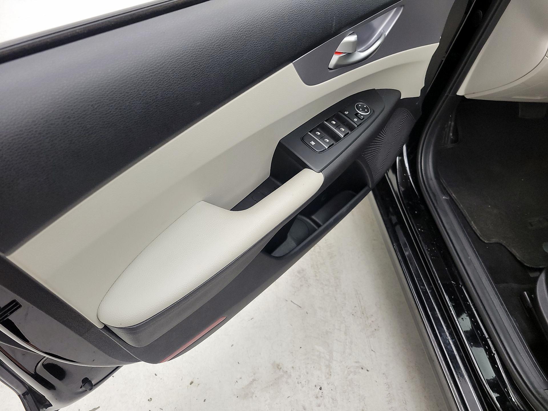 Thumbnail: 2022 Kia Forte - 12