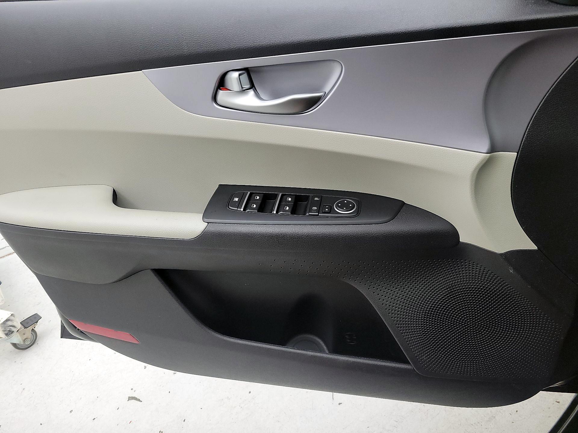 Thumbnail: 2022 Kia Forte - 13