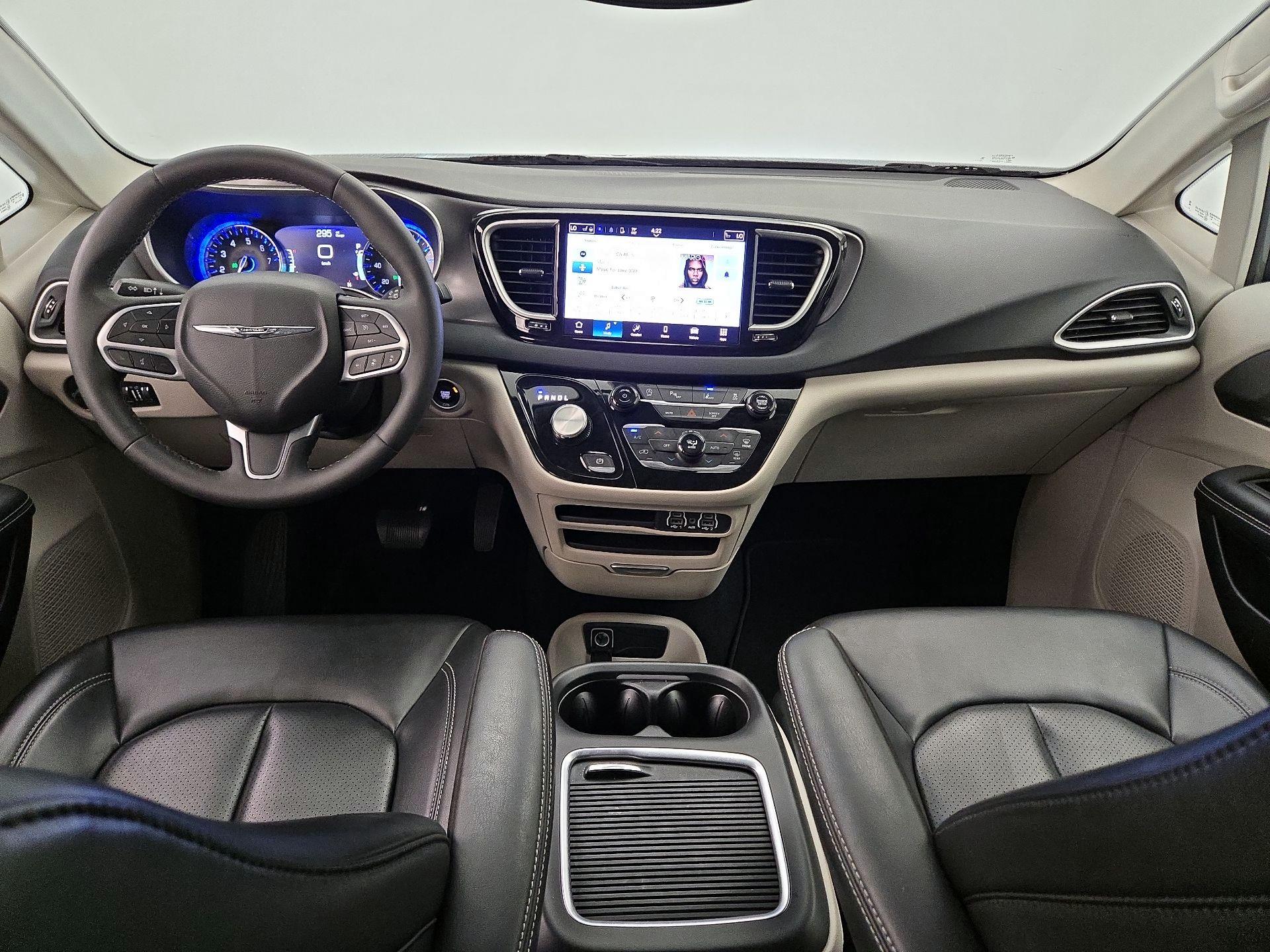 Thumbnail: 2023 Chrysler Pacifica - 9