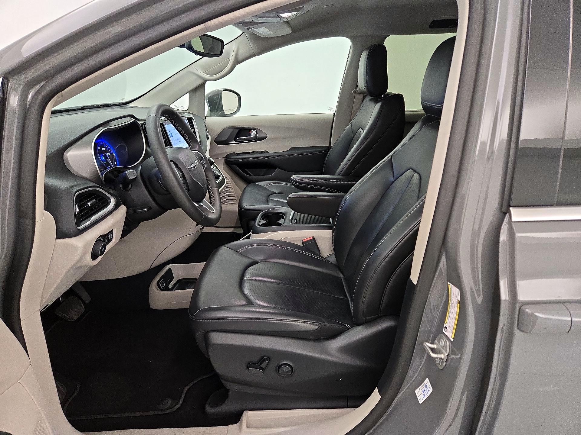 Thumbnail: 2023 Chrysler Pacifica - 11