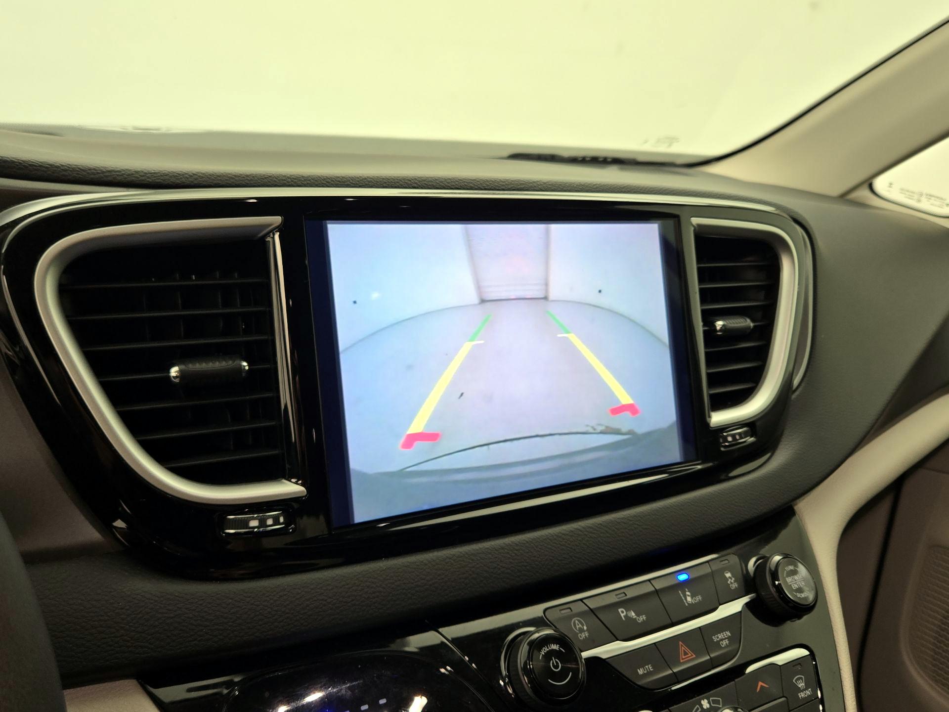 Thumbnail: 2023 Chrysler Pacifica - 14