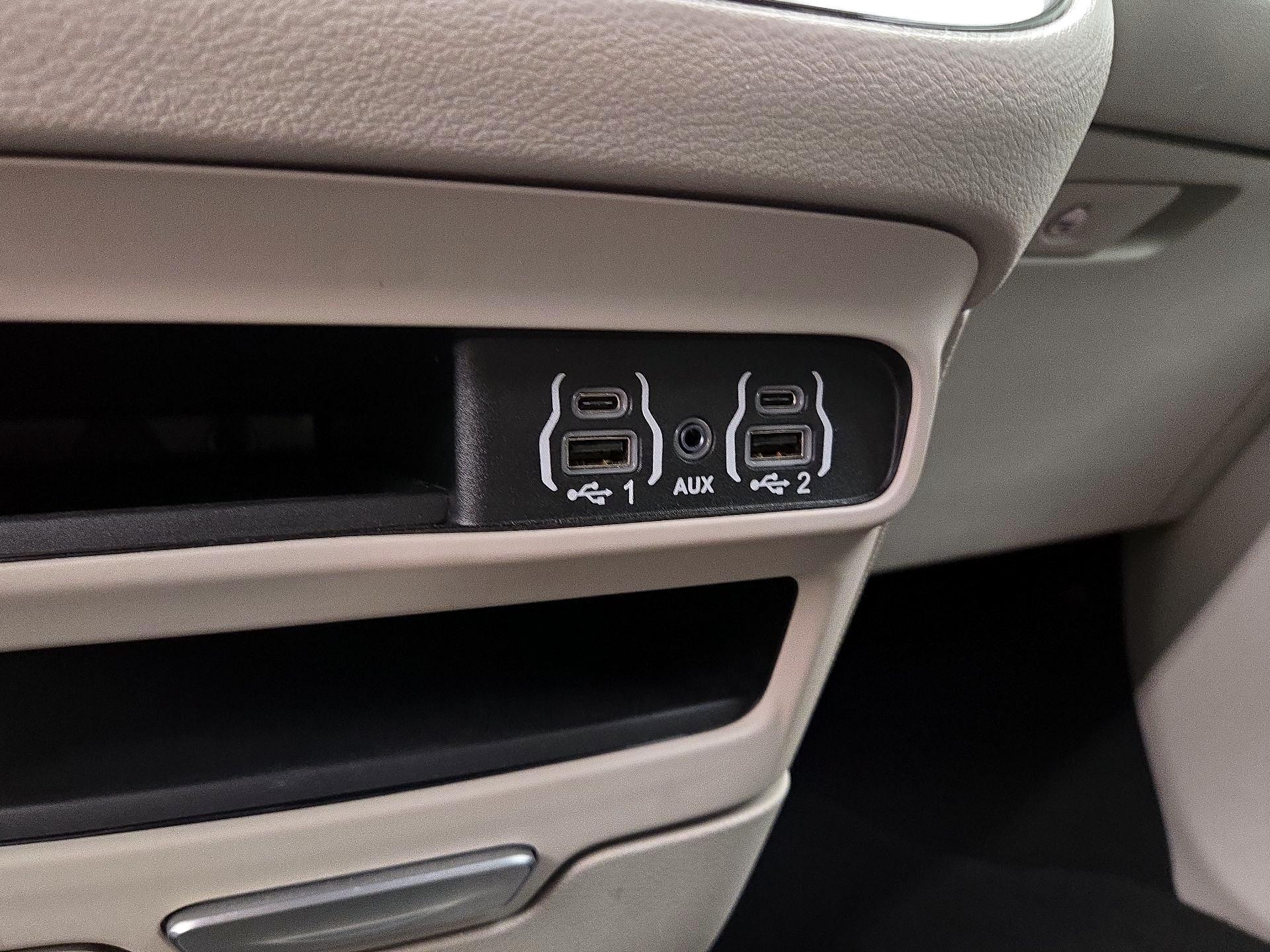 Thumbnail: 2023 Chrysler Pacifica - 18
