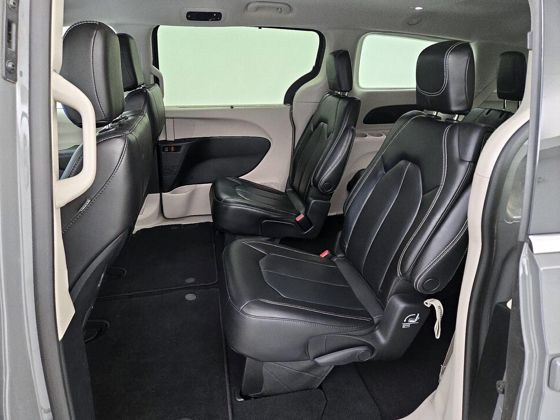 Thumbnail: 2023 Chrysler Pacifica - 19