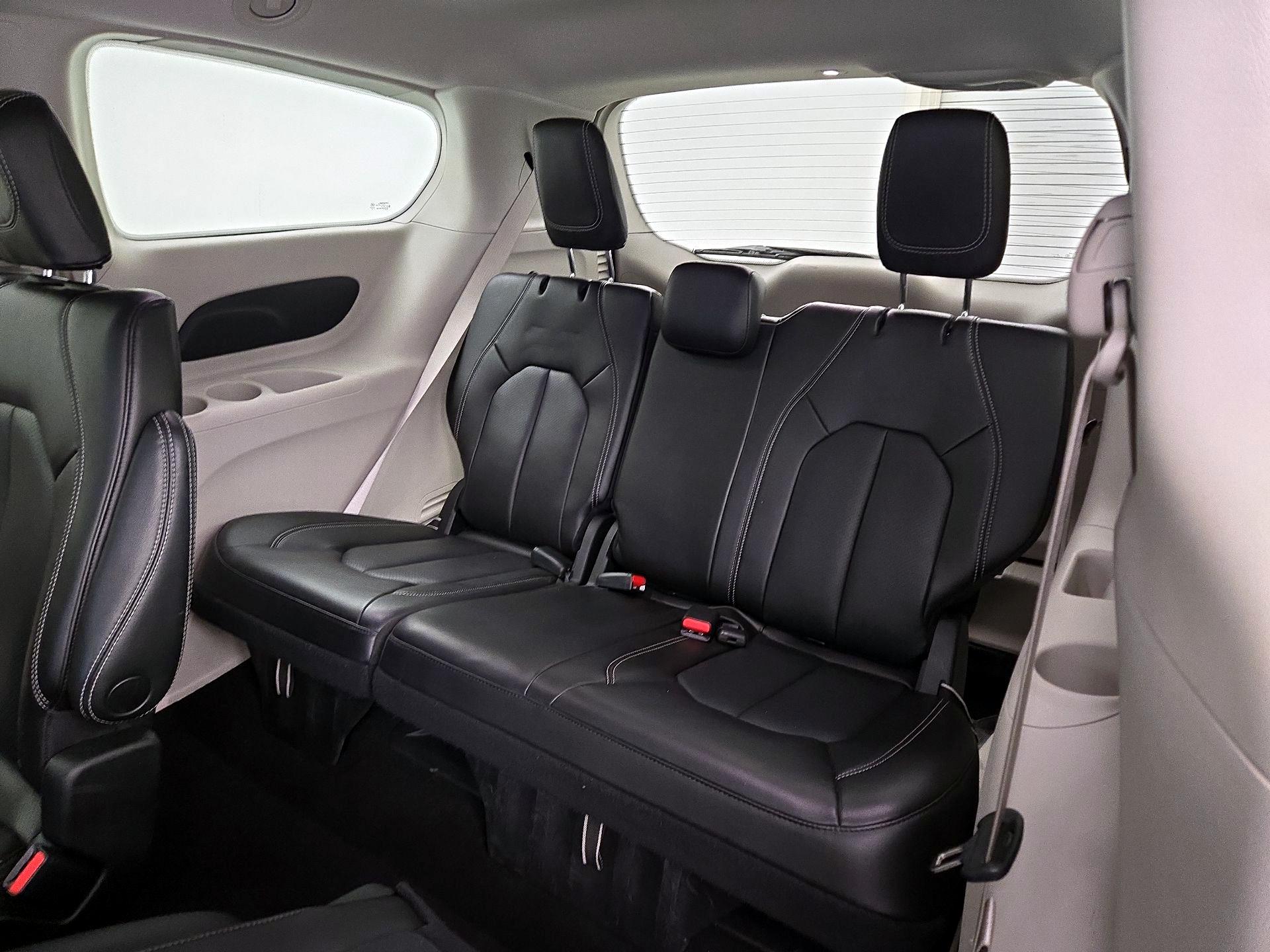 Thumbnail: 2023 Chrysler Pacifica - 20