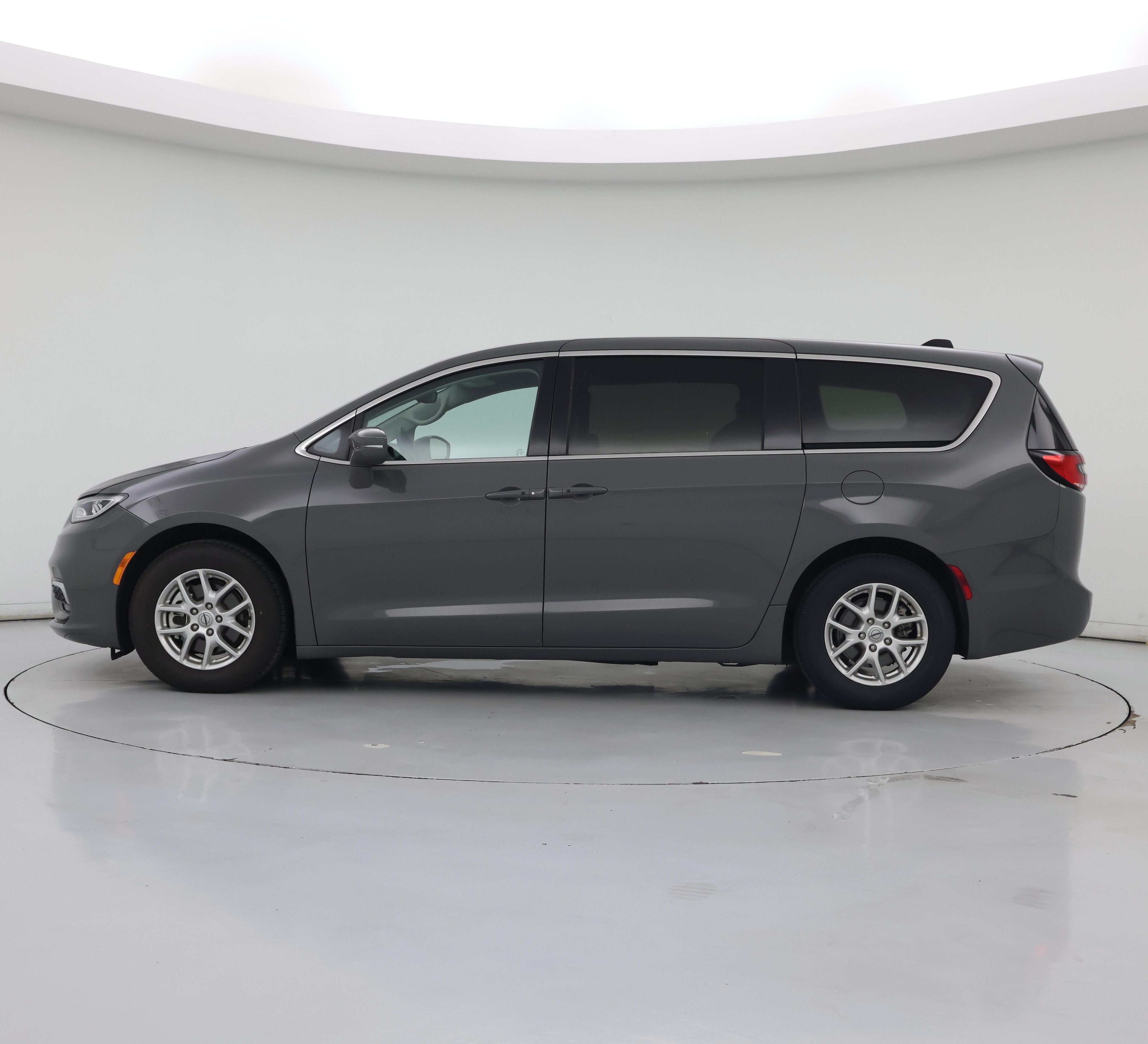 Thumbnail: 2023 Chrysler Pacifica - 3