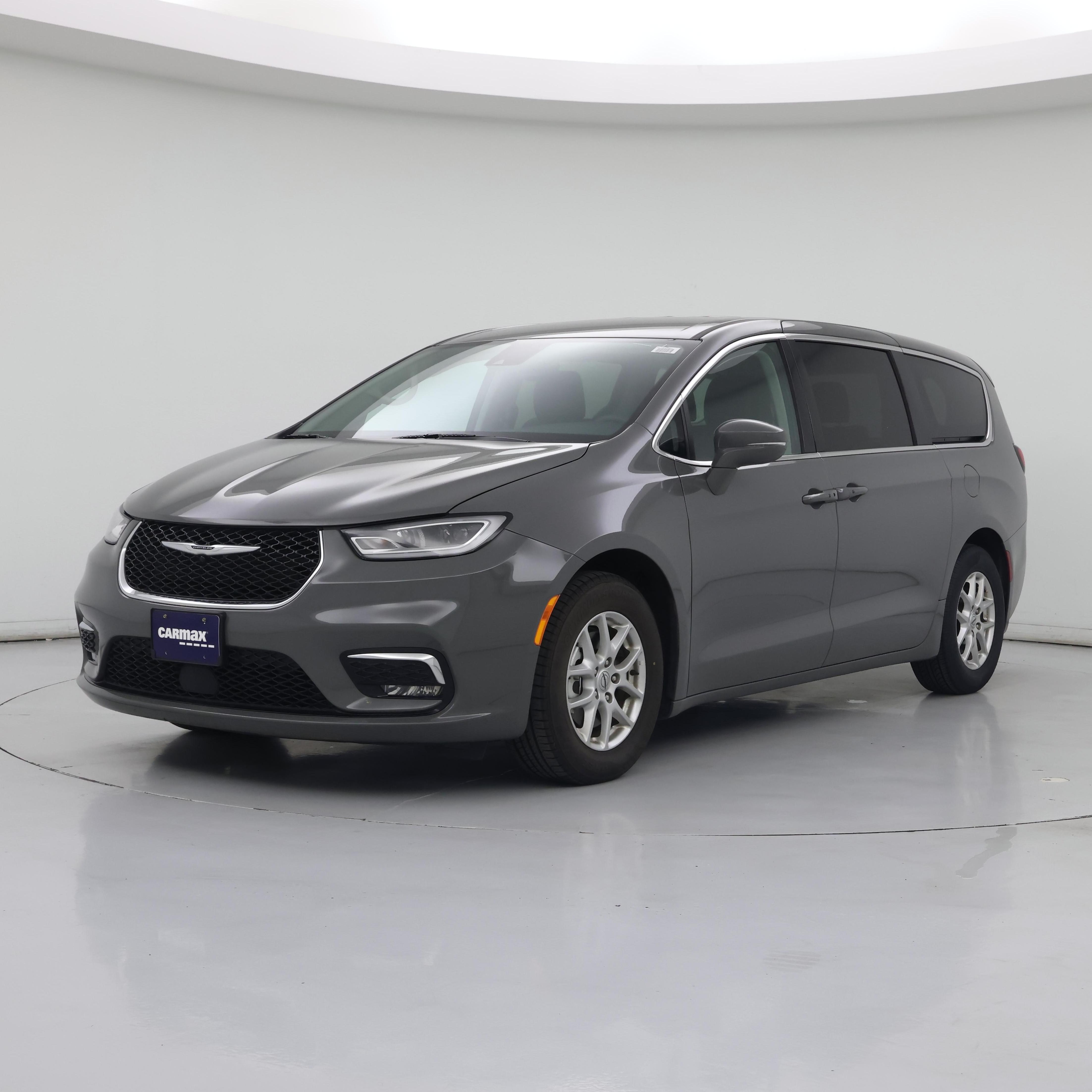 Thumbnail: 2023 Chrysler Pacifica - 4