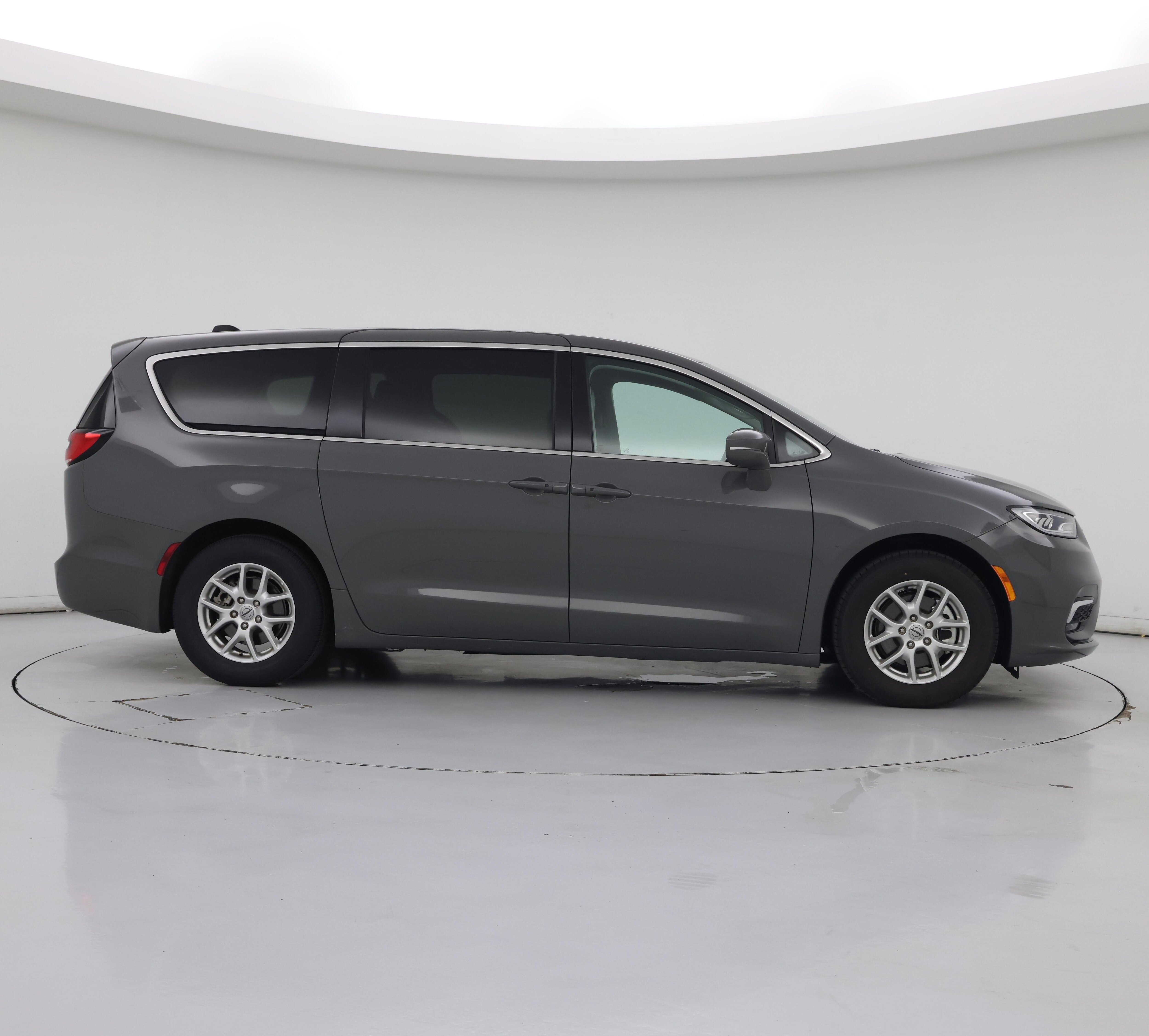 Thumbnail: 2023 Chrysler Pacifica - 7