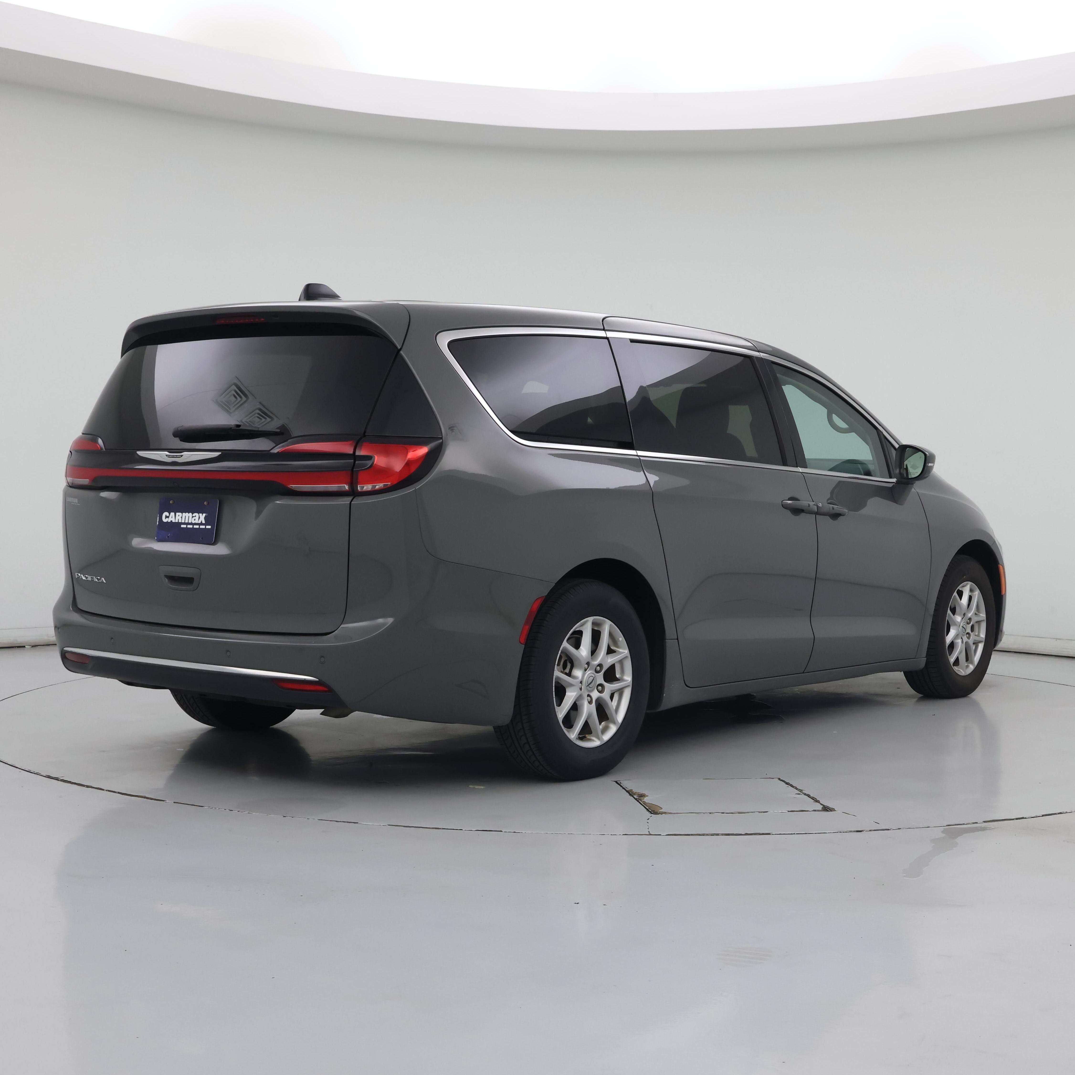 Thumbnail: 2023 Chrysler Pacifica - 8