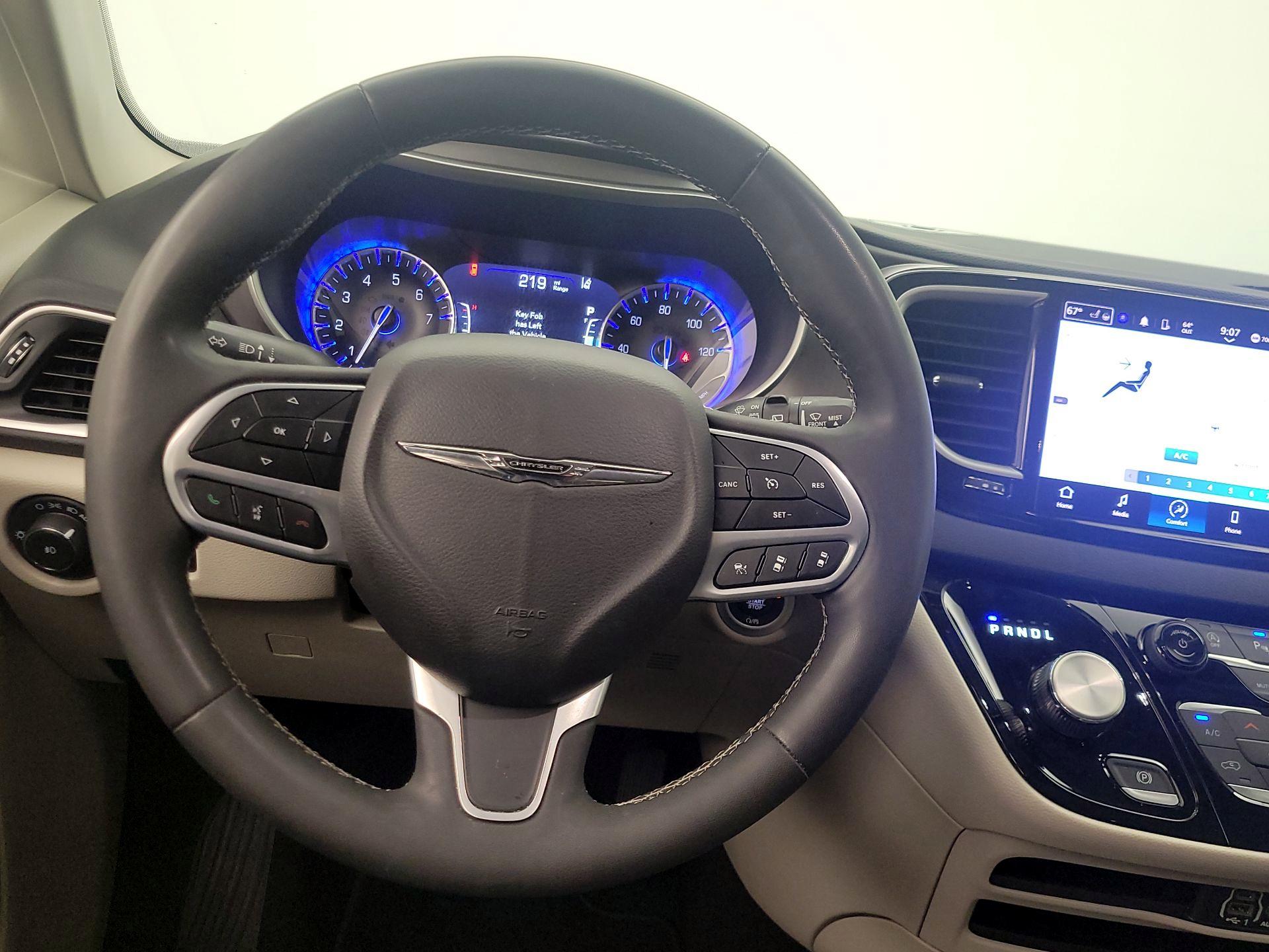 Thumbnail: 2023 Chrysler Pacifica - 10