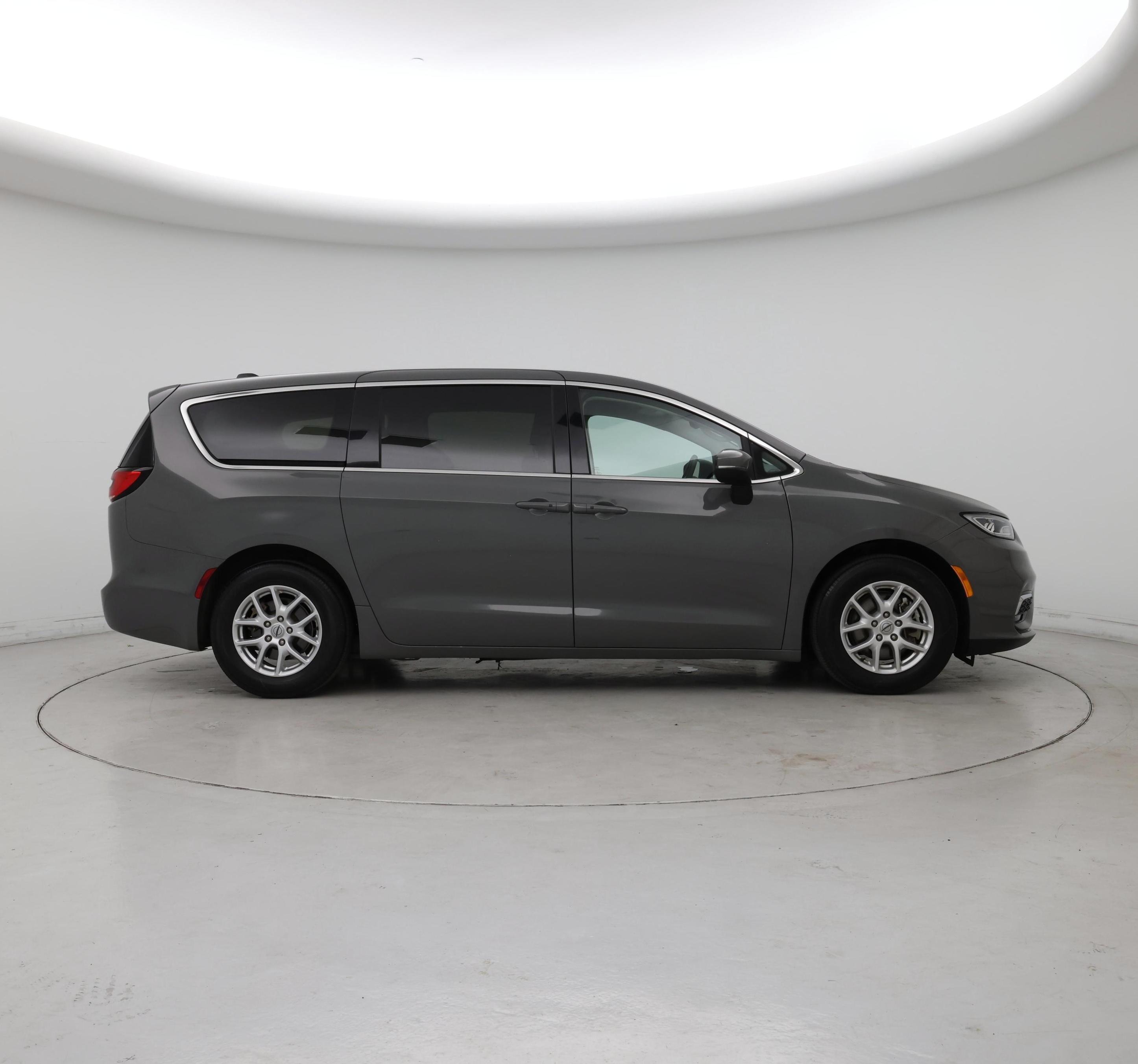 Thumbnail: 2023 Chrysler Pacifica - 7