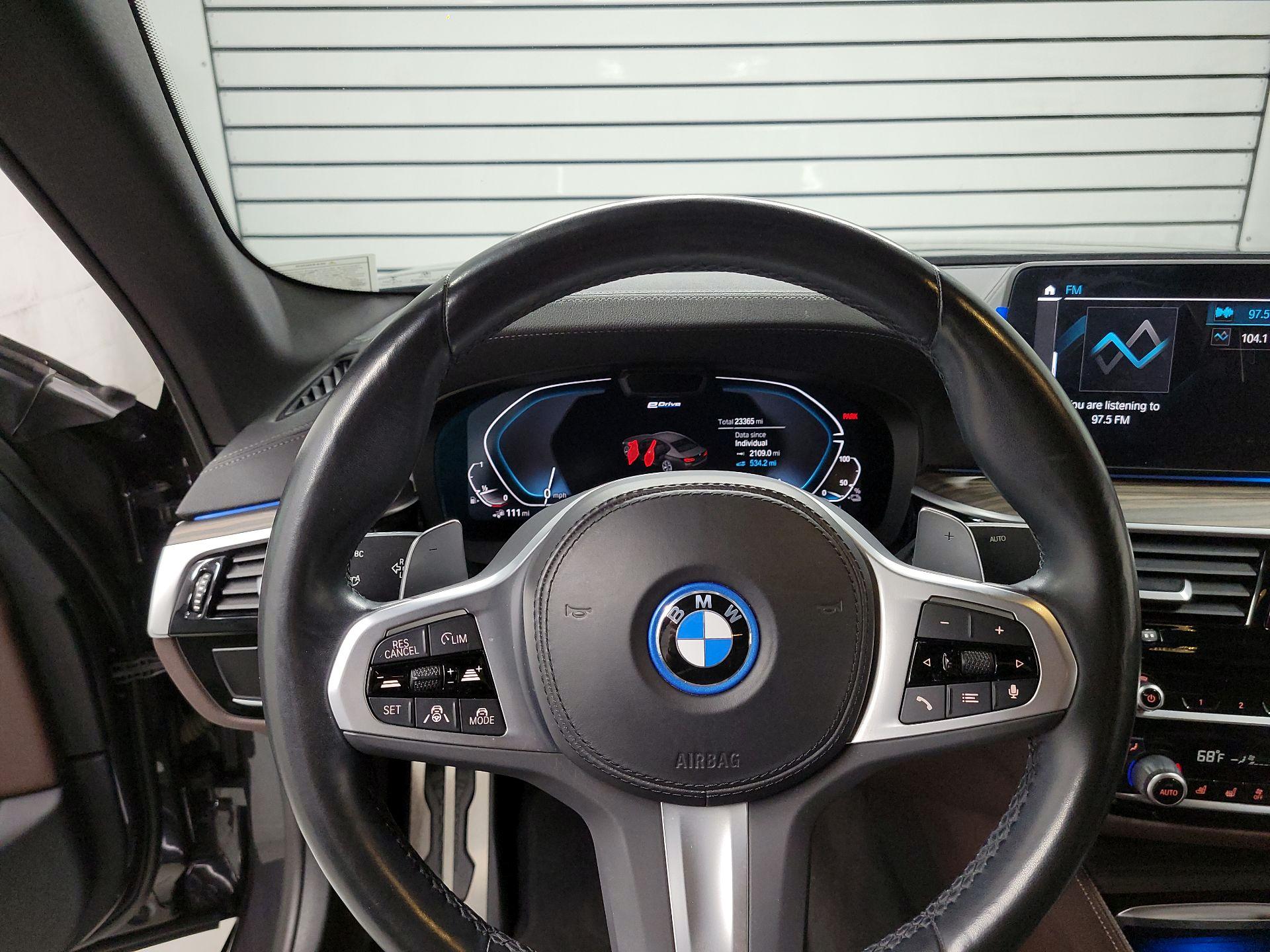 Thumbnail: 2023 BMW 5 Series - 10