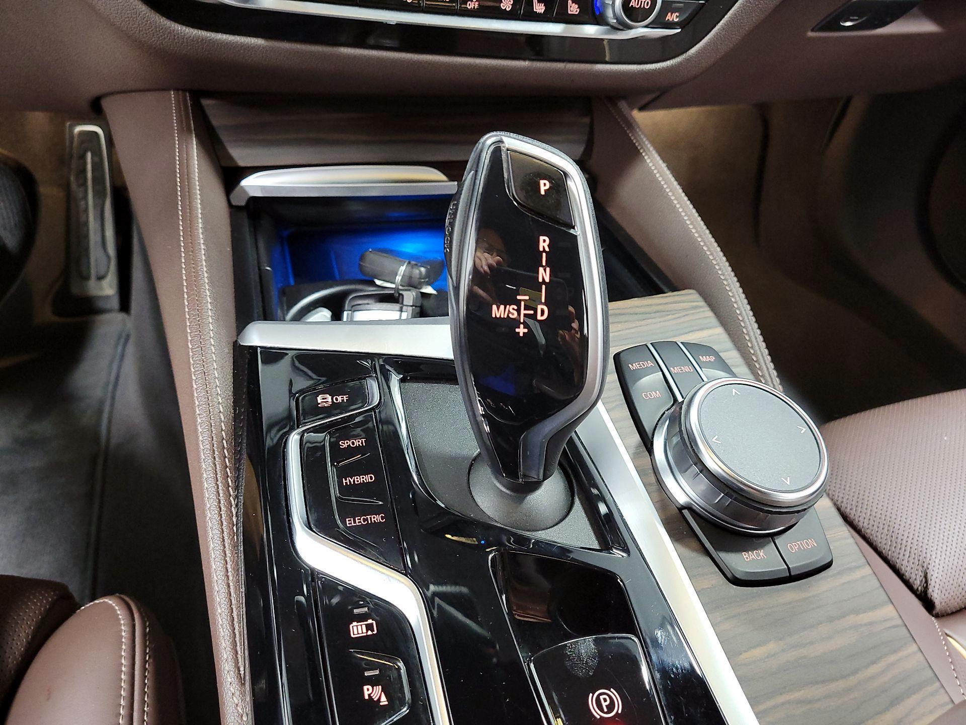 Thumbnail: 2023 BMW 5 Series - 16