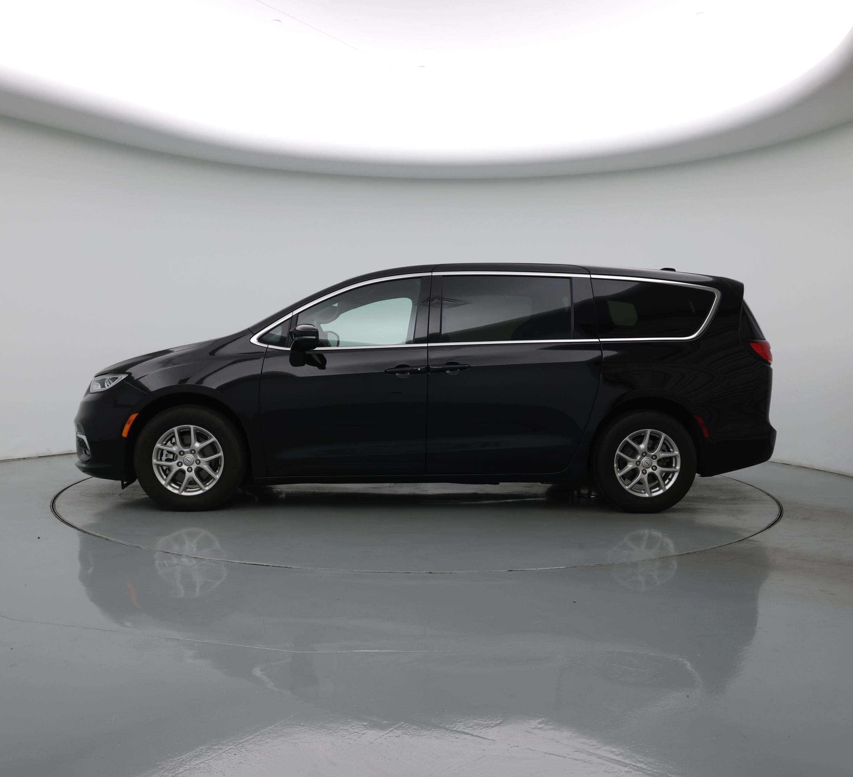 Thumbnail: 2025 Chrysler Pacifica - 3