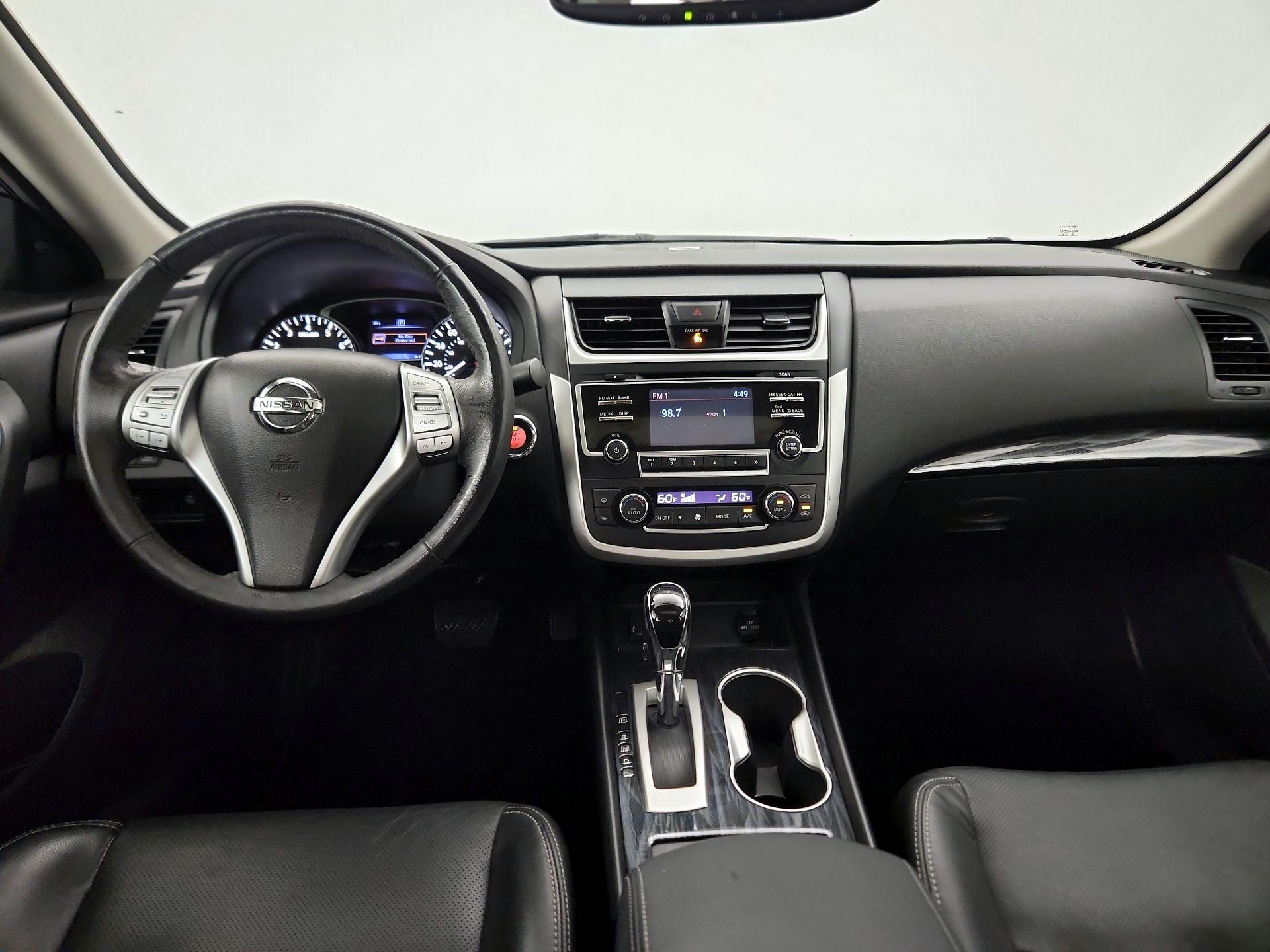 Thumbnail: 2017 Nissan Altima - 9