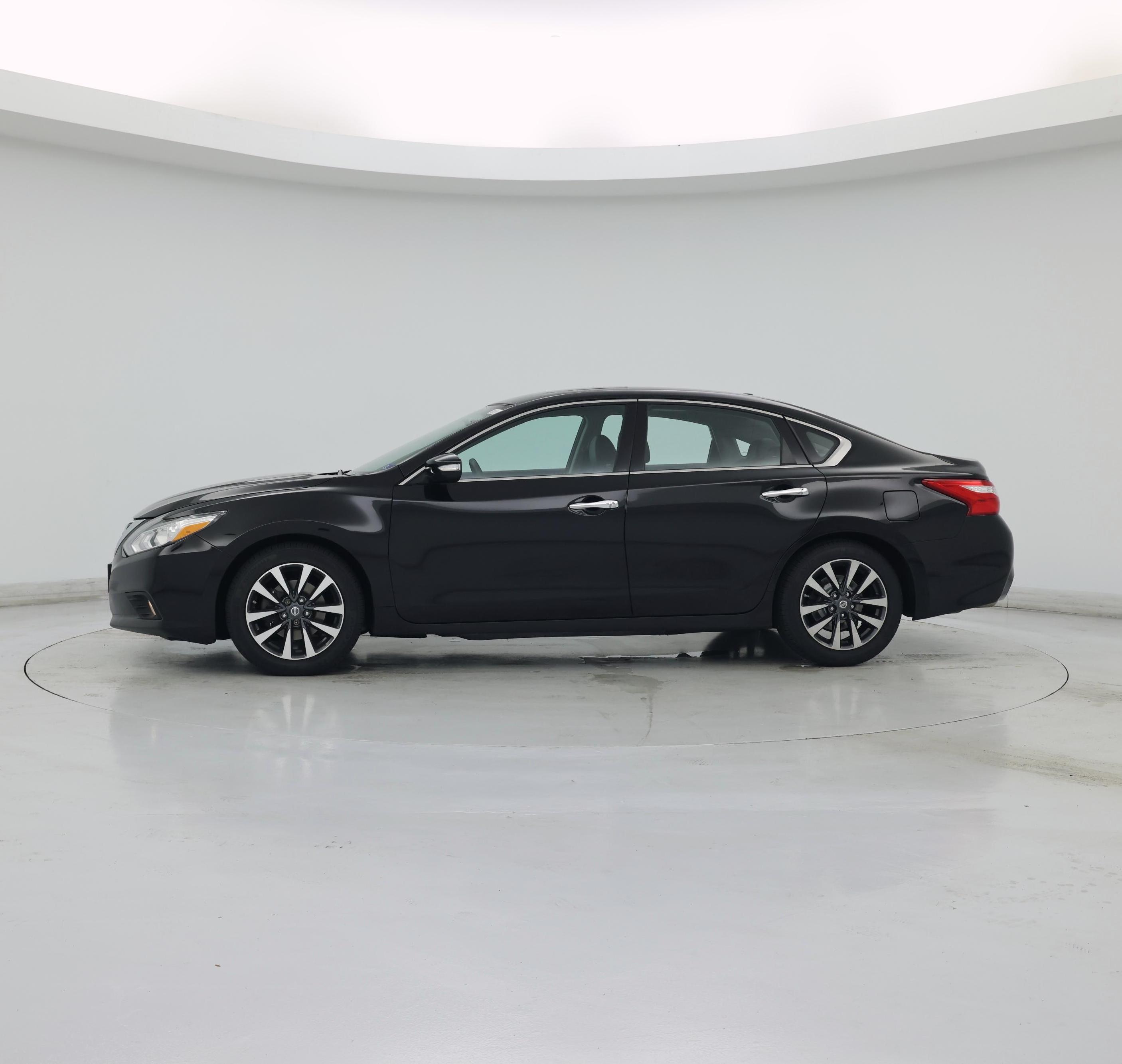 Thumbnail: 2017 Nissan Altima - 3