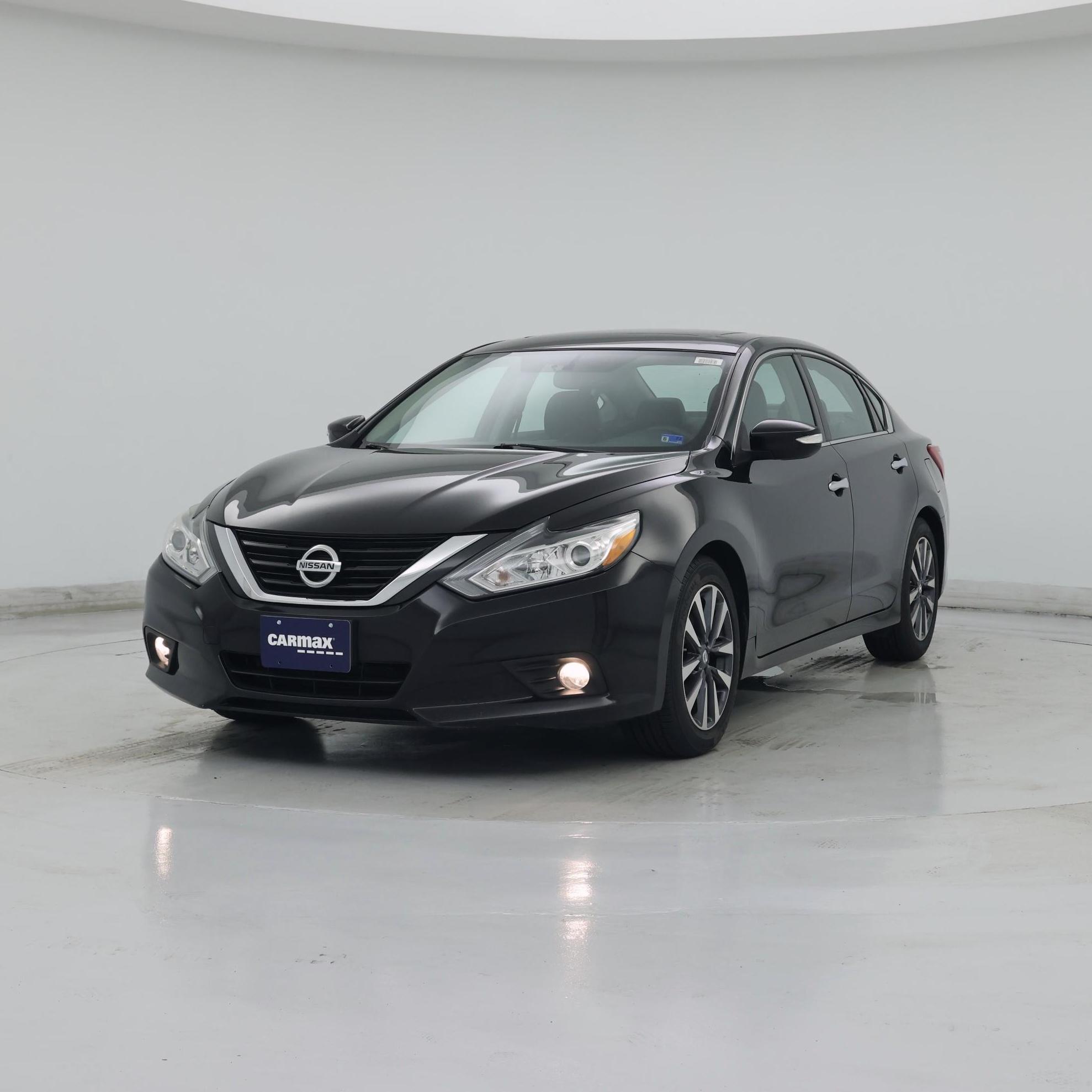 Thumbnail: 2017 Nissan Altima - 4