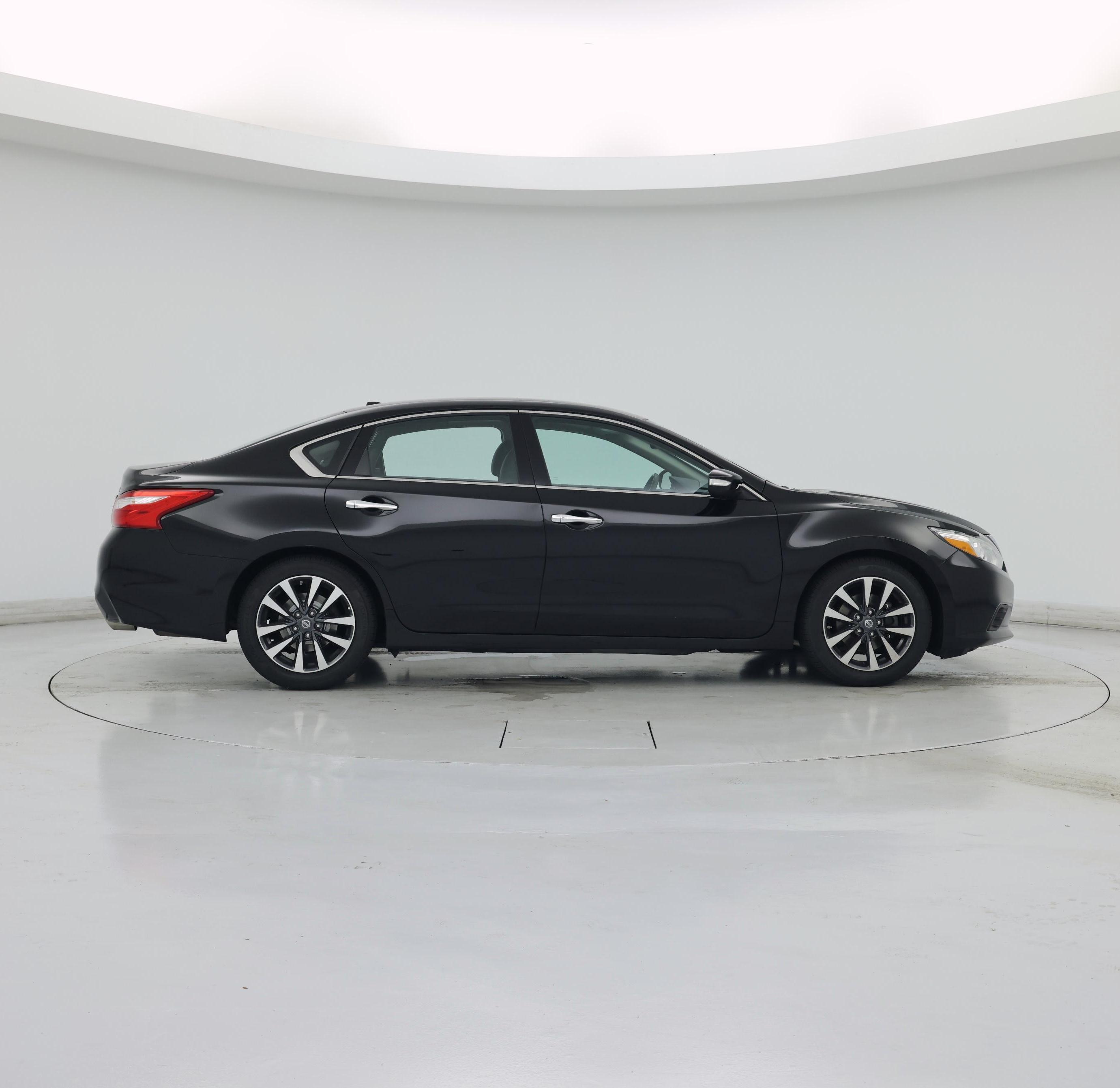 Thumbnail: 2017 Nissan Altima - 7
