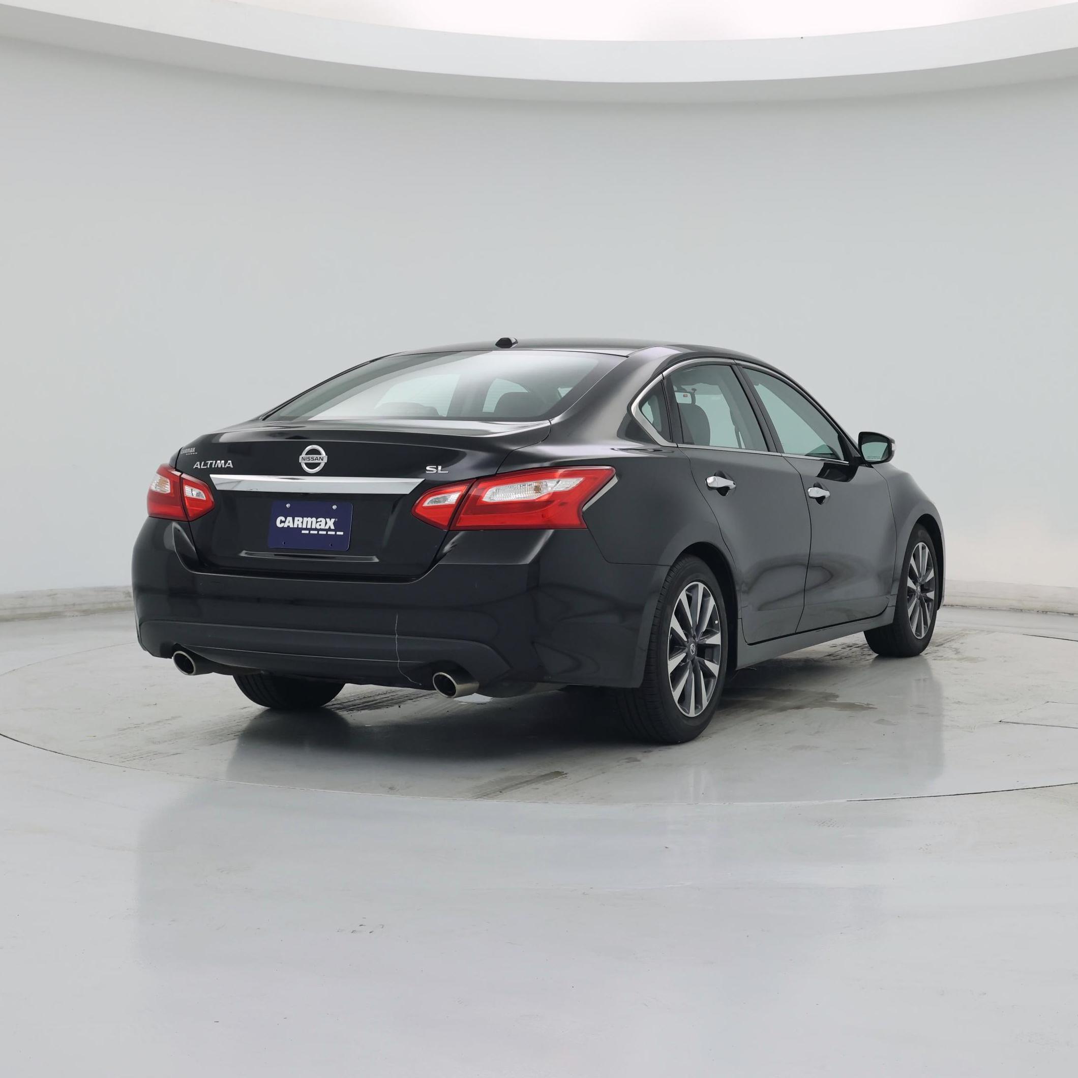 Thumbnail: 2017 Nissan Altima - 8