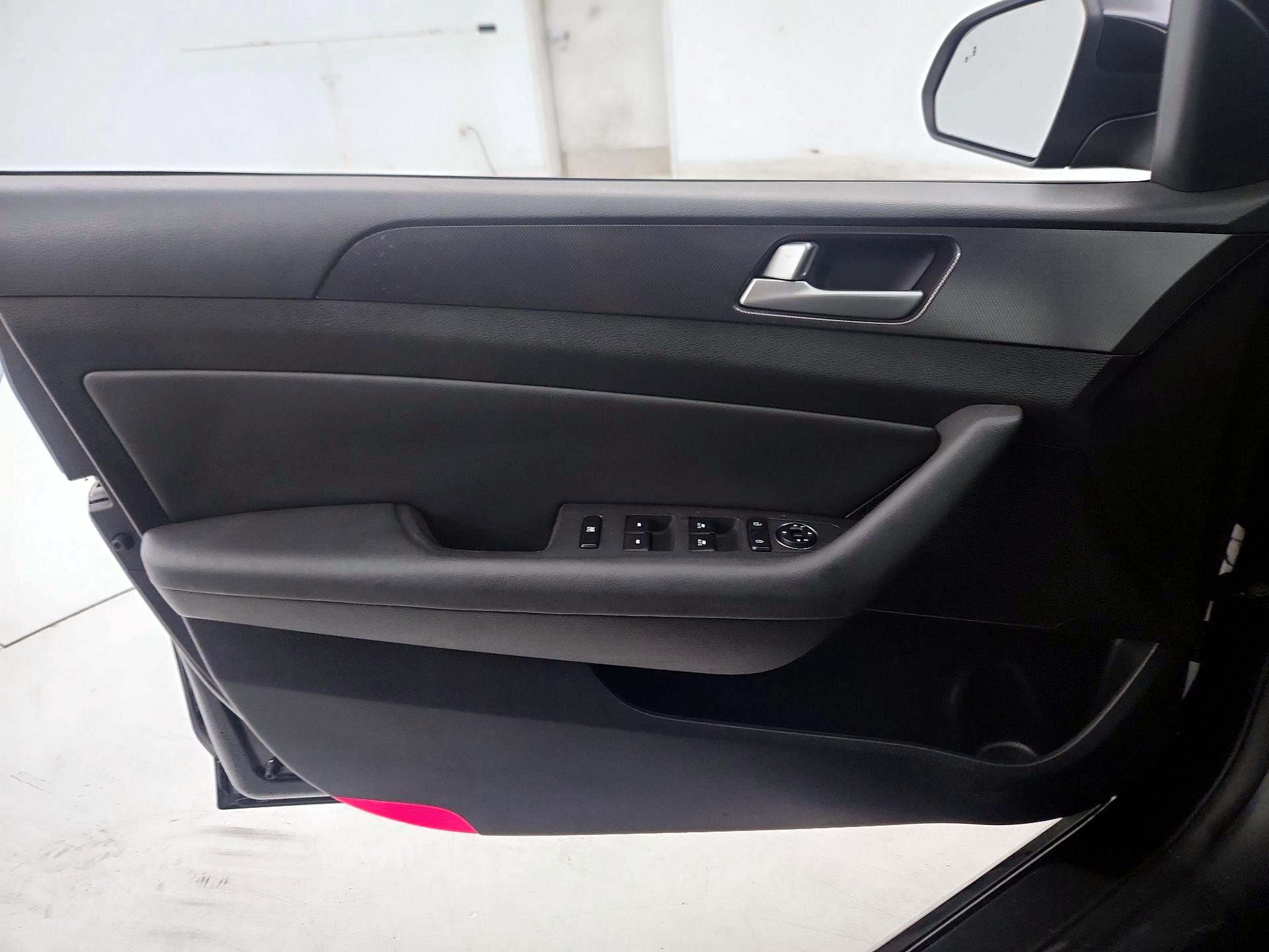 Thumbnail: 2016 Hyundai Sonata - 12