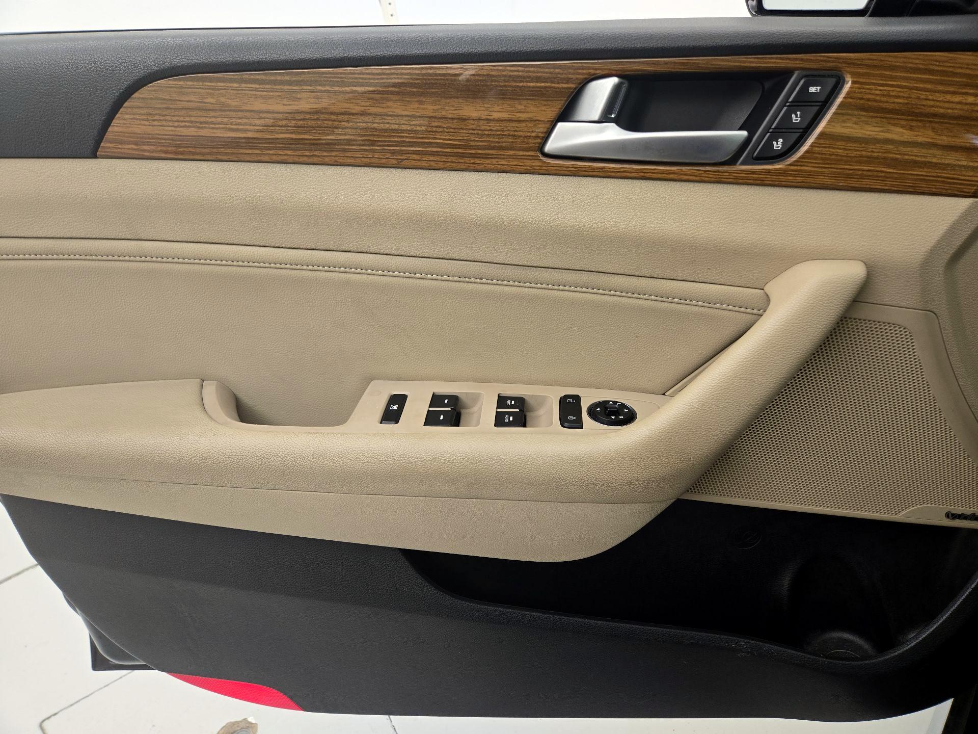 Thumbnail: 2015 Hyundai Sonata - 12