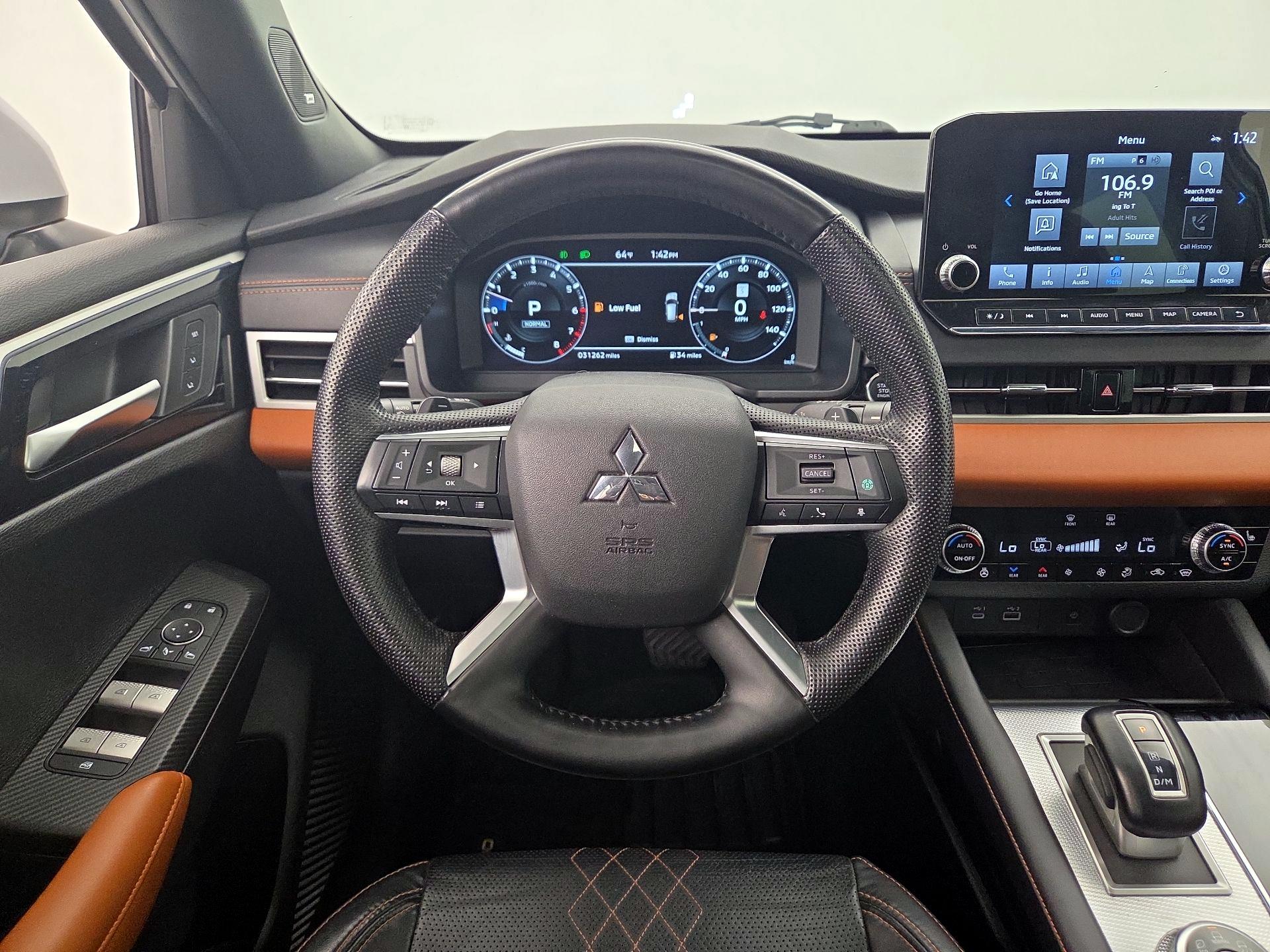 Thumbnail: 2023 Mitsubishi Outlander - 10
