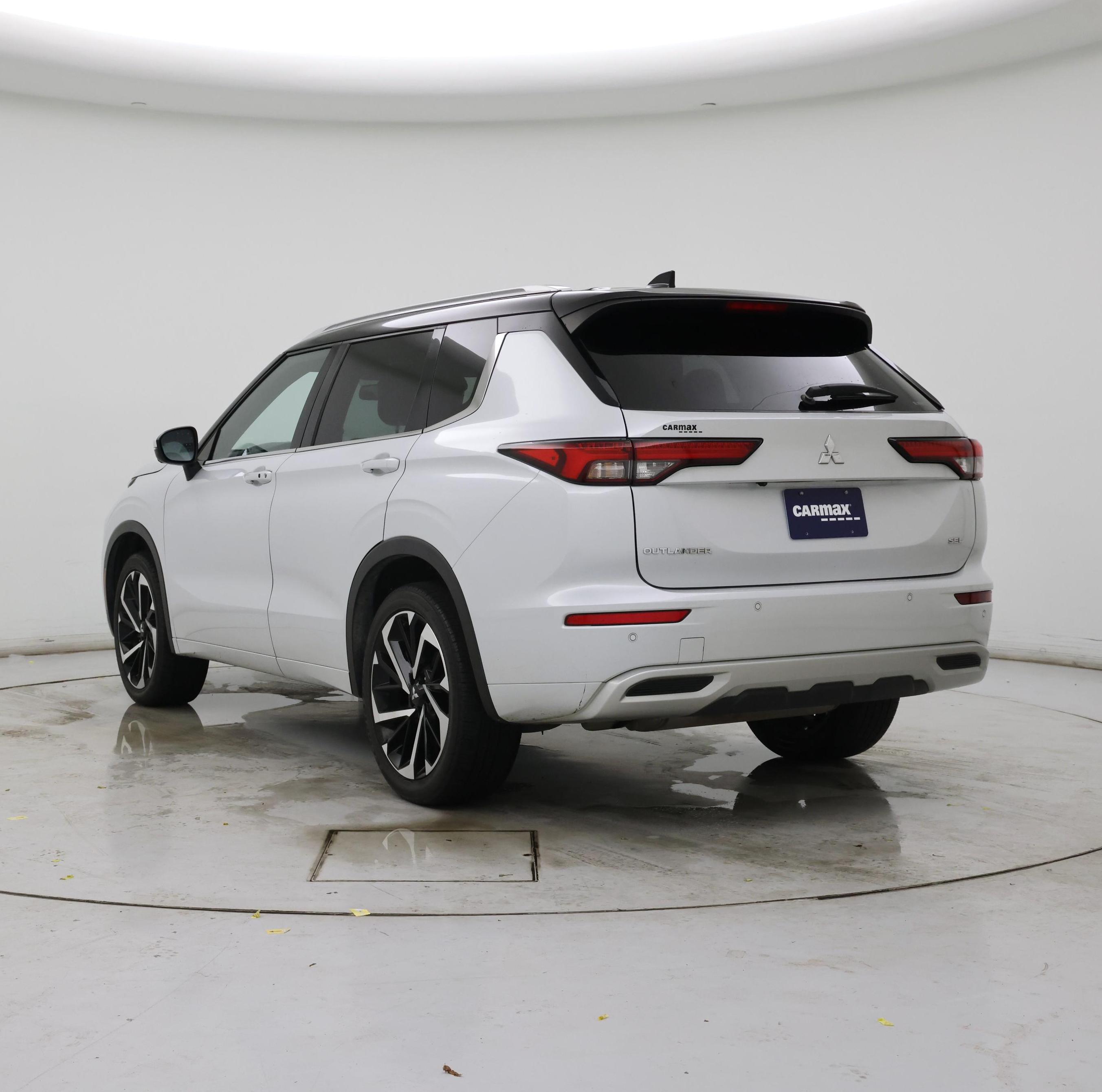 Thumbnail: 2023 Mitsubishi Outlander - 2