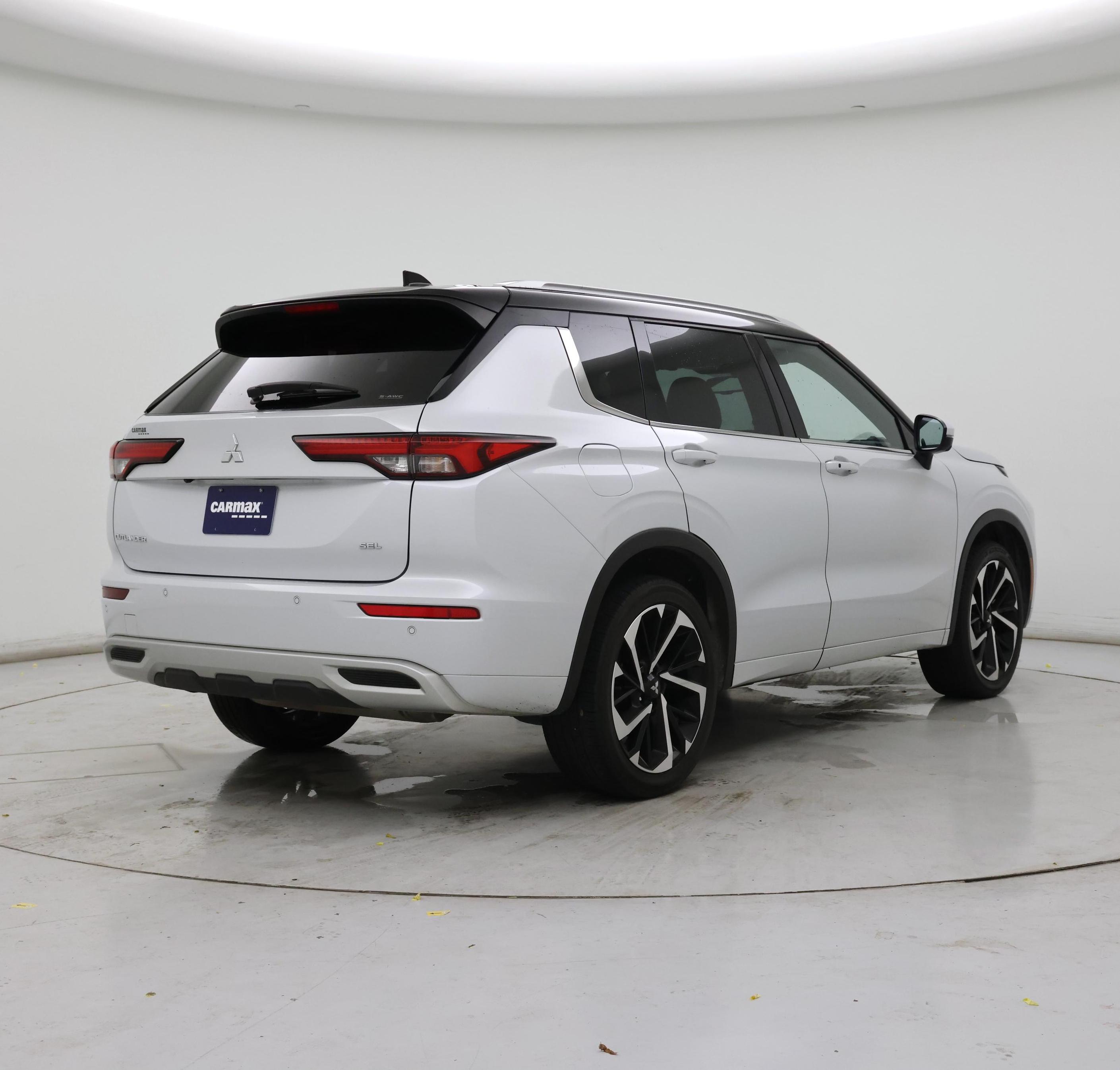 Thumbnail: 2023 Mitsubishi Outlander - 8