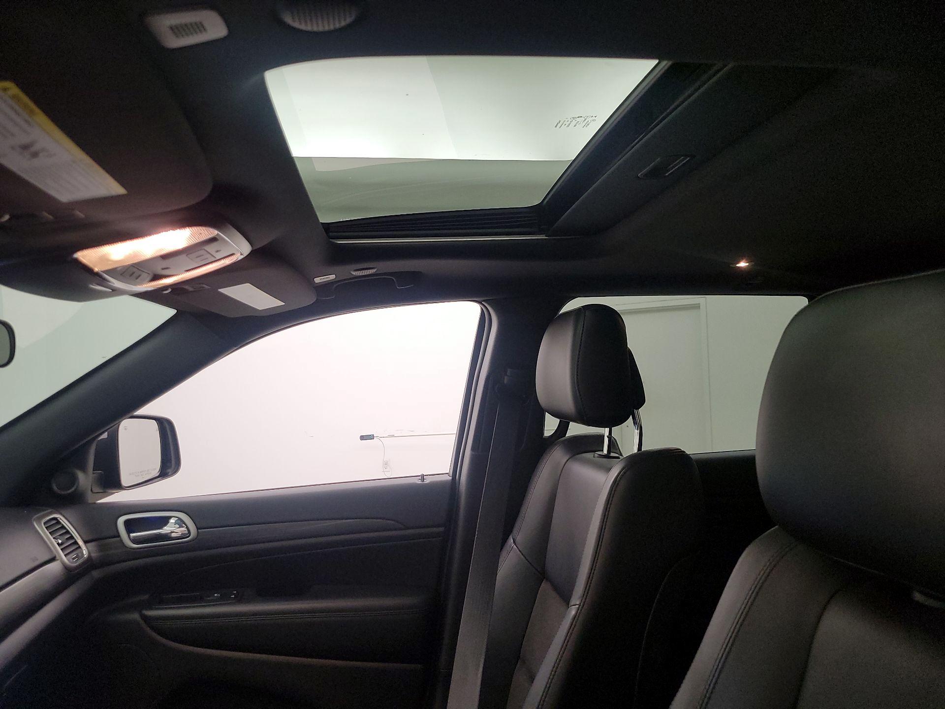 Thumbnail: 2021 Jeep Grand Cherokee - 20