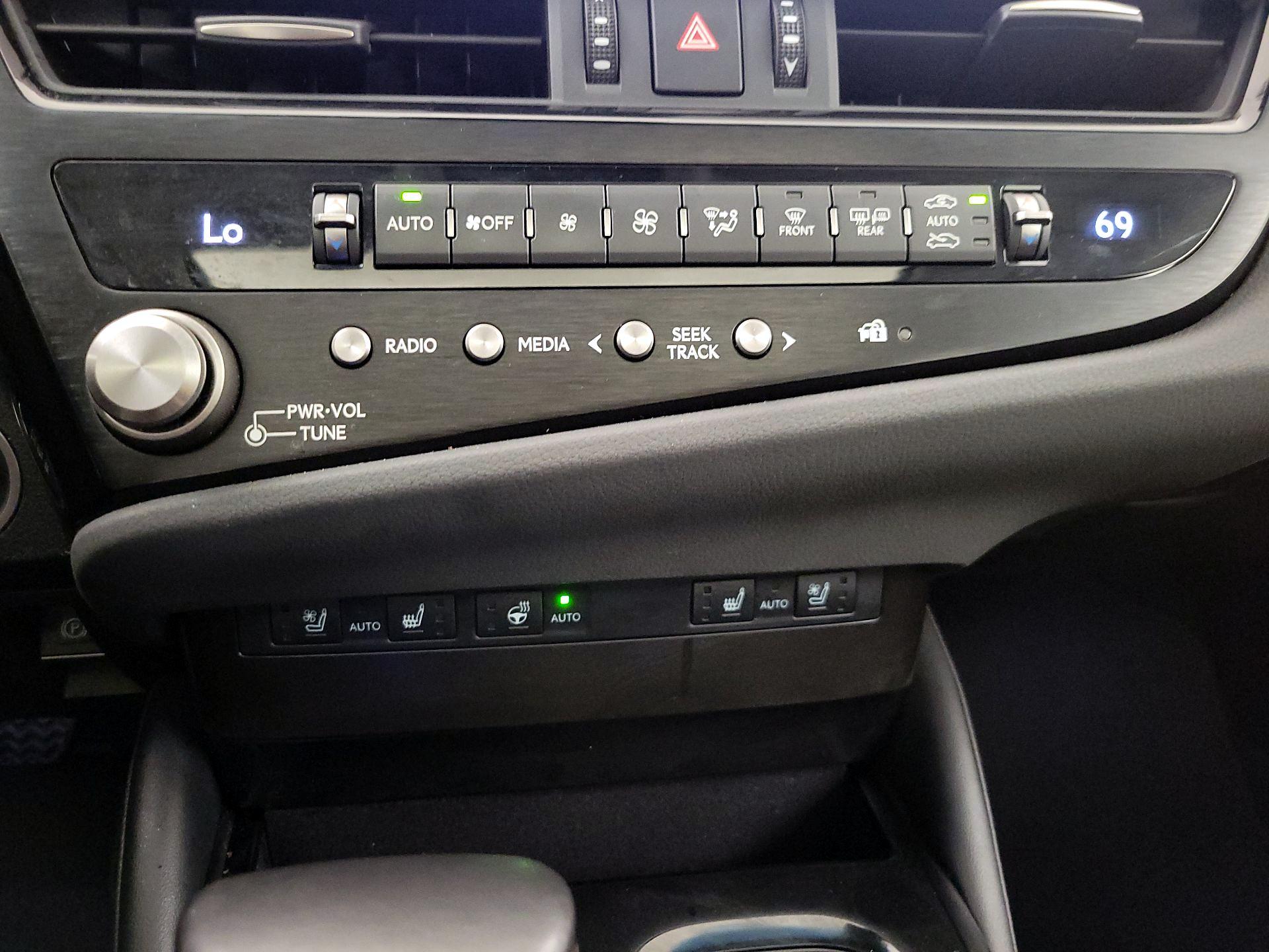 Thumbnail: 2024 Lexus ES - 17