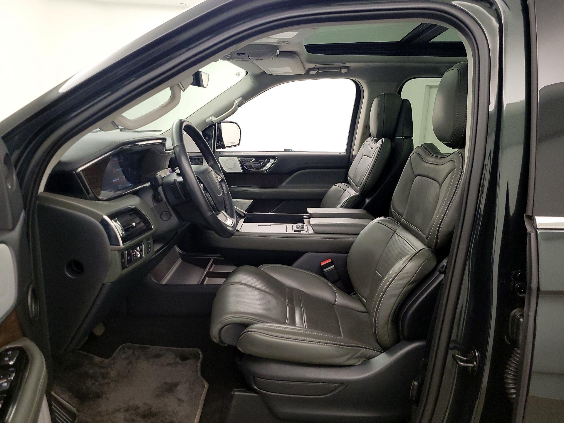 Thumbnail: 2023 Lincoln Navigator - 11