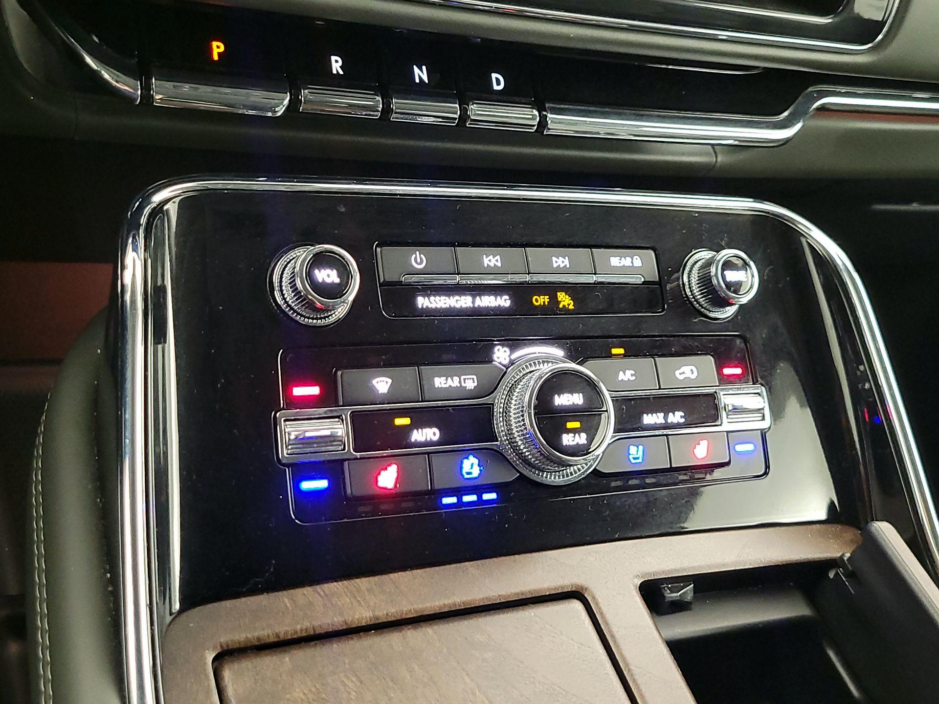 Thumbnail: 2023 Lincoln Navigator - 17