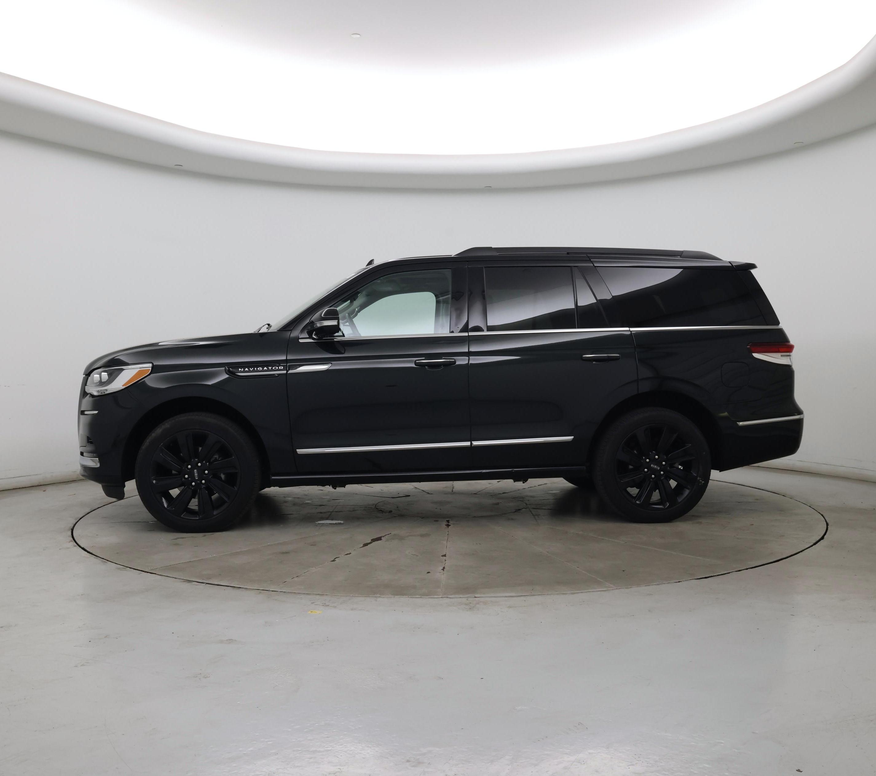 Thumbnail: 2023 Lincoln Navigator - 3