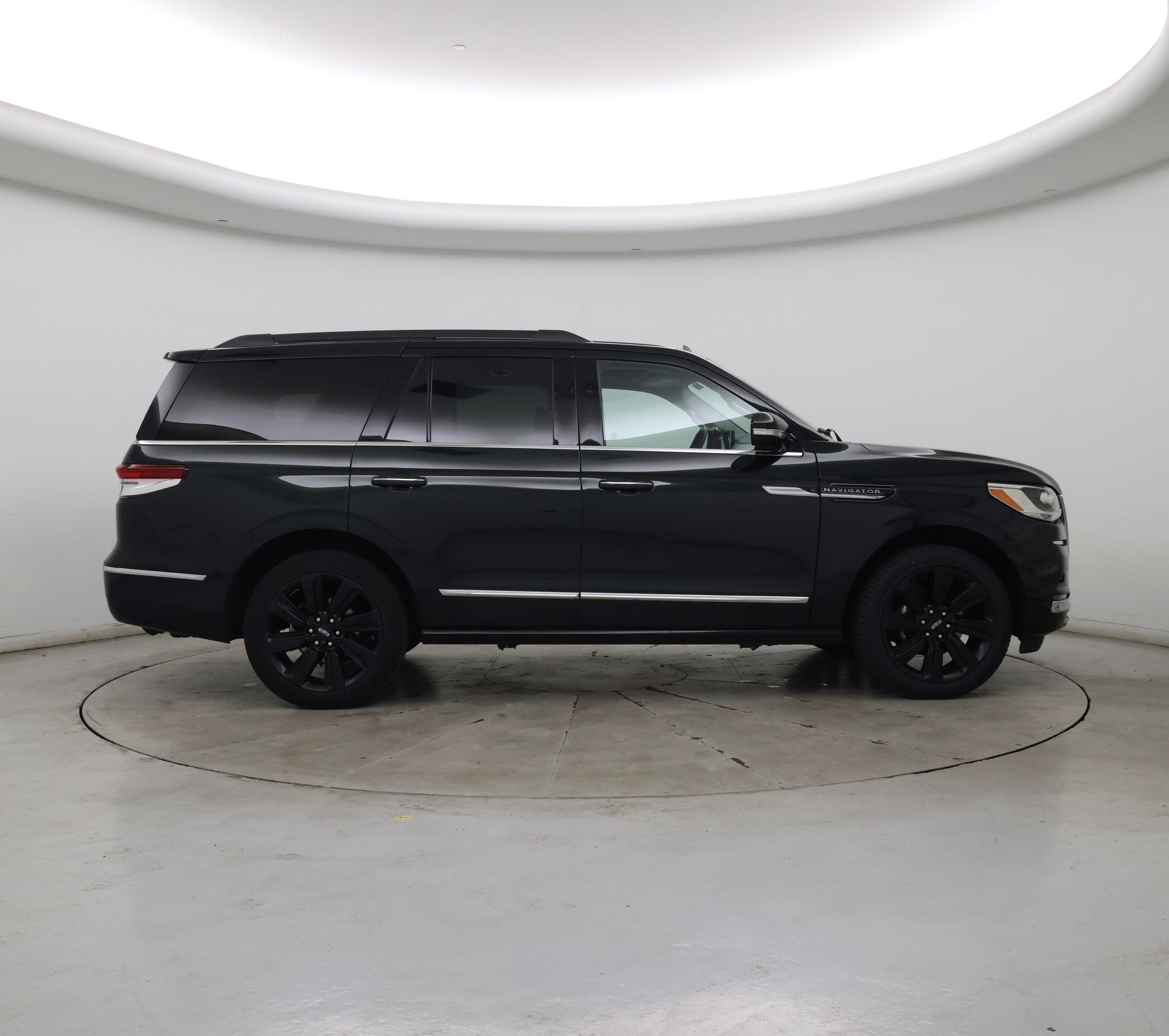 Thumbnail: 2023 Lincoln Navigator - 7
