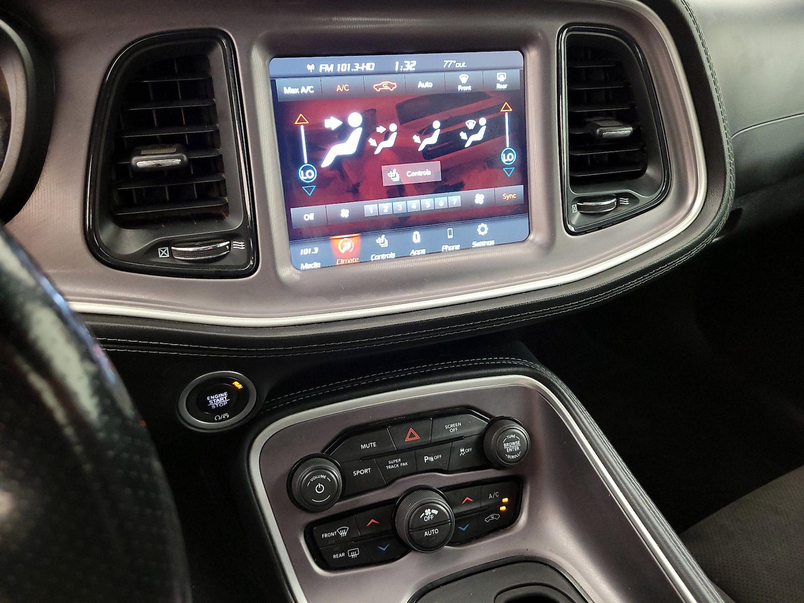 2022 Dodge Challenger R/T - Photo 17