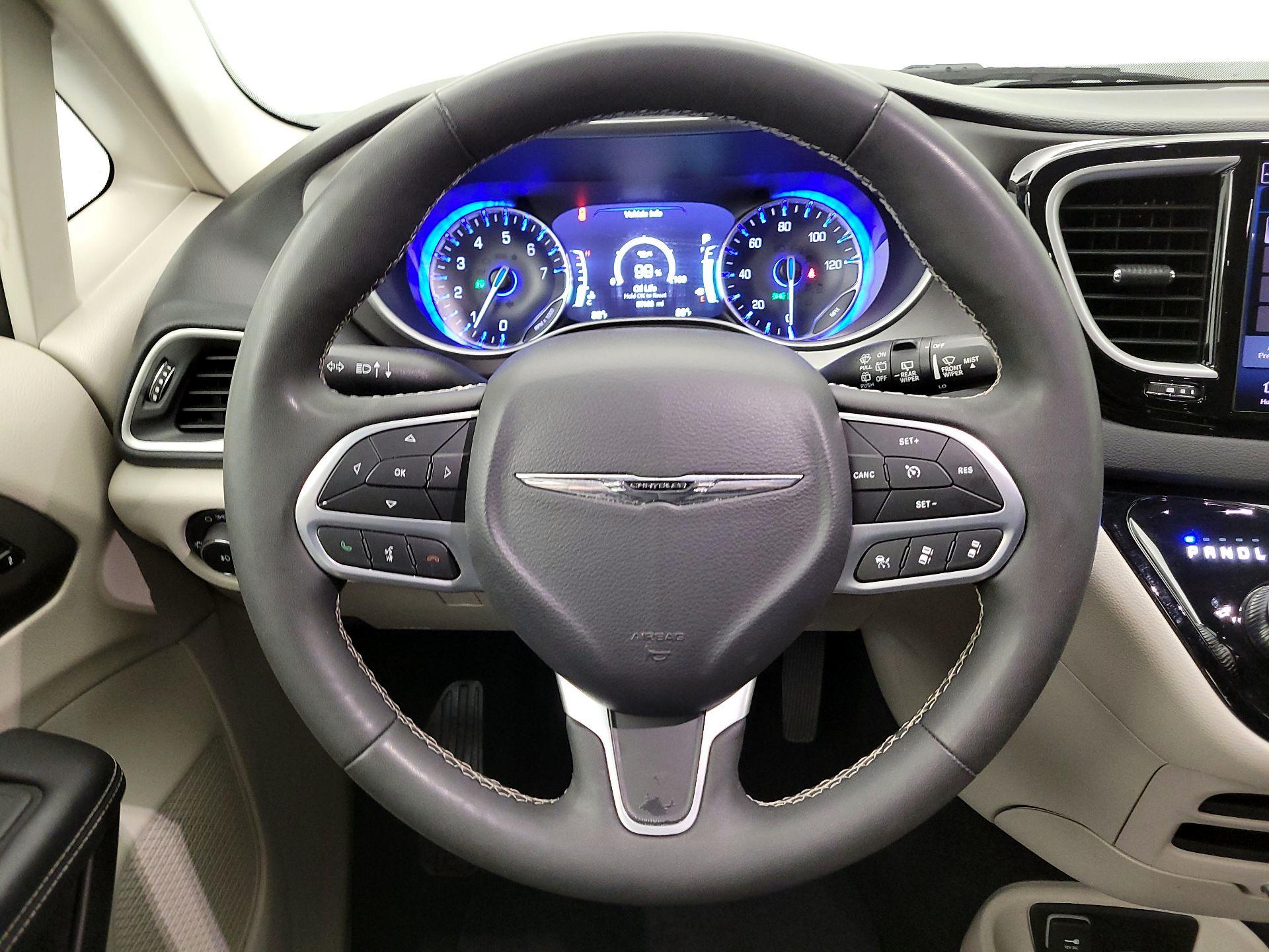 Thumbnail: 2023 Chrysler Pacifica - 10
