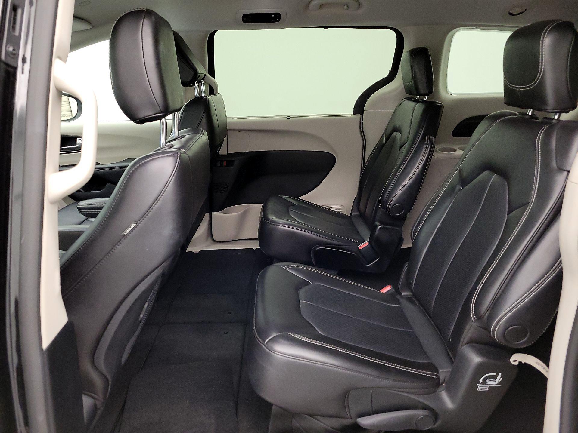 Thumbnail: 2023 Chrysler Pacifica - 19