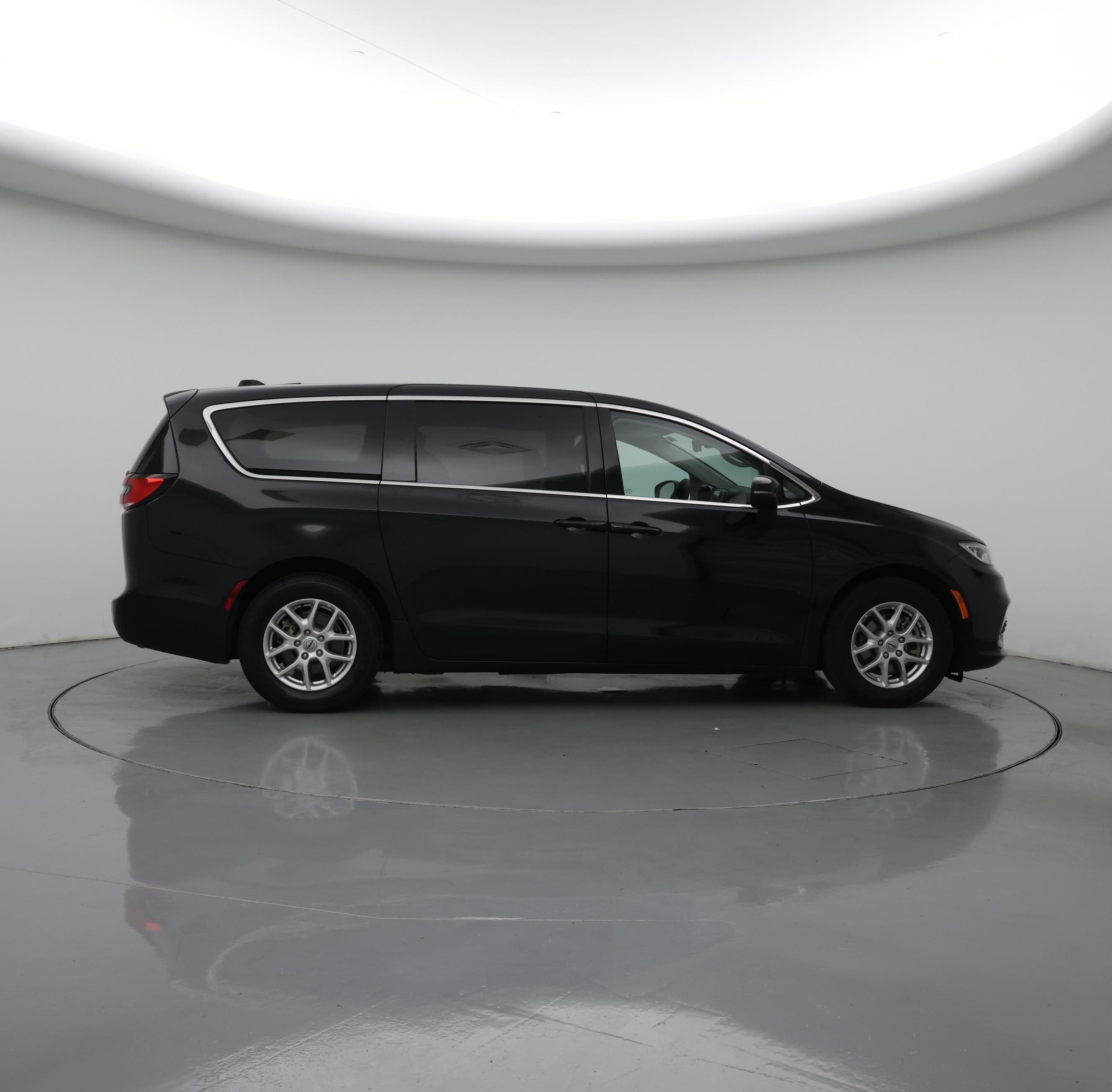 Thumbnail: 2023 Chrysler Pacifica - 7
