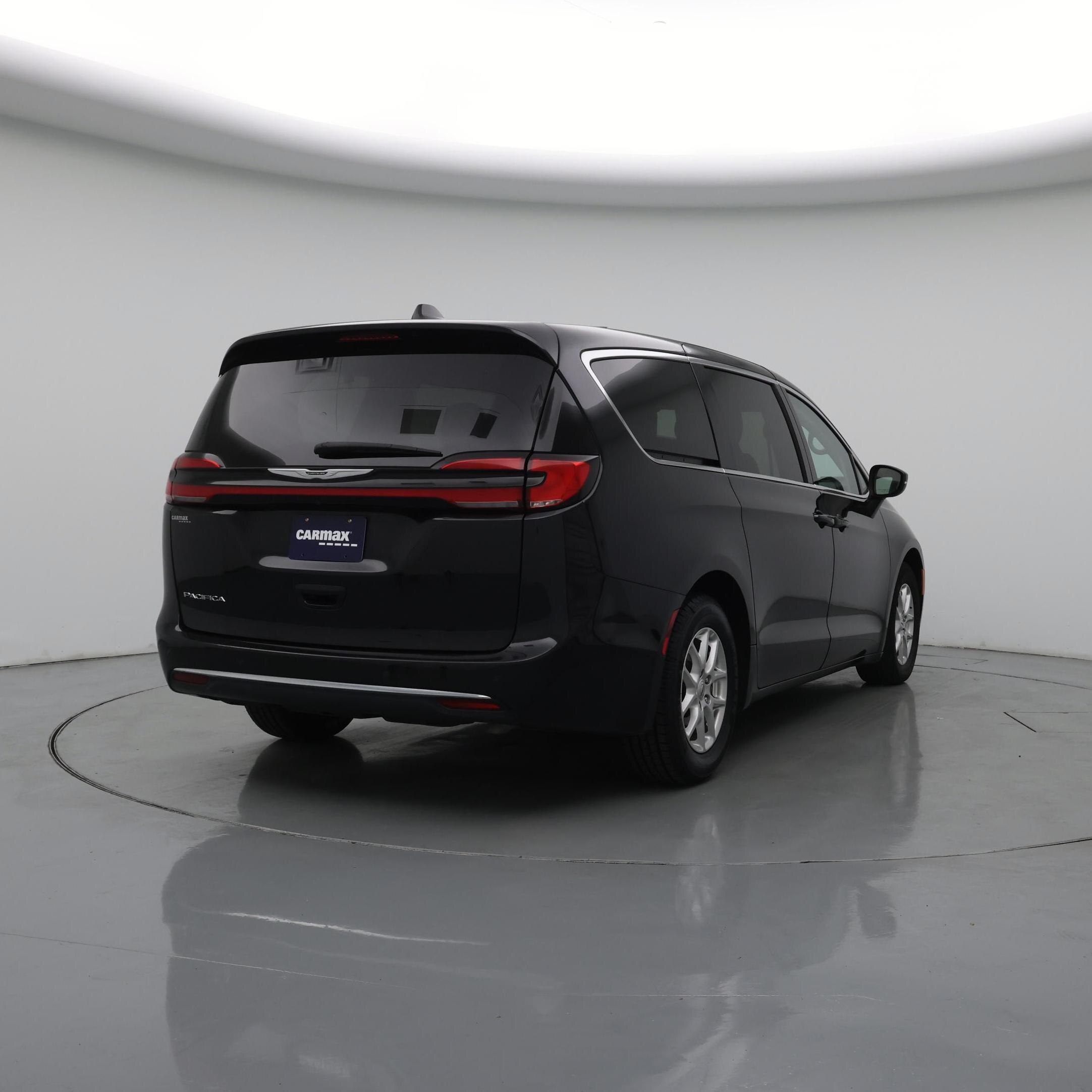 Thumbnail: 2023 Chrysler Pacifica - 8